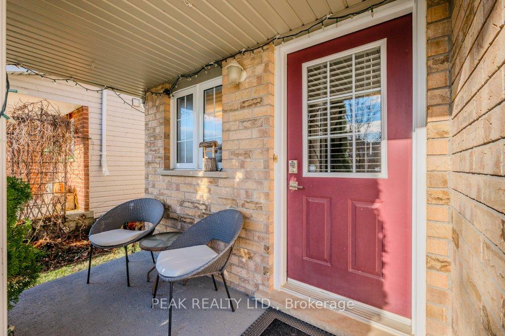 Photo 2 of 916 Atlantic Boulevard, Waterloo — HOMEH