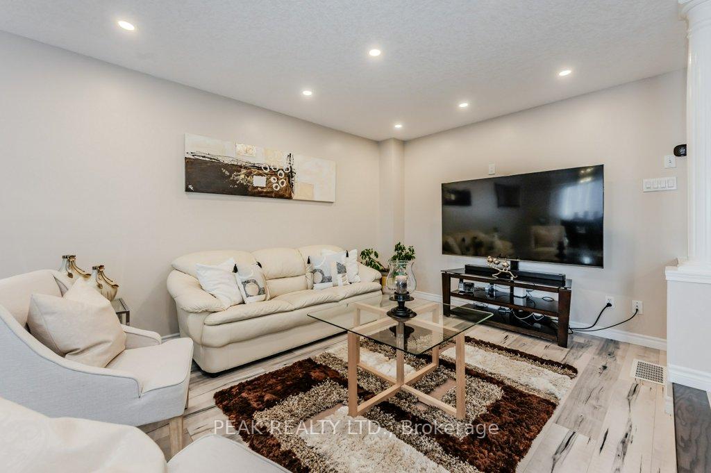 Photo 5 of 916 Atlantic Boulevard, Waterloo — HOMEH
