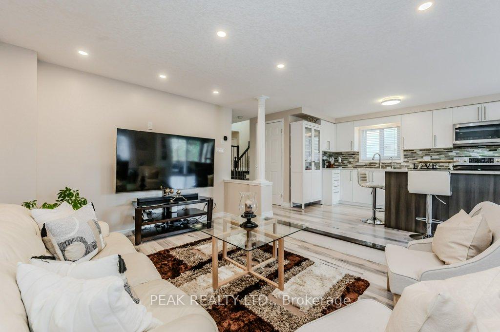 Photo 6 of 916 Atlantic Boulevard, Waterloo — HOMEH