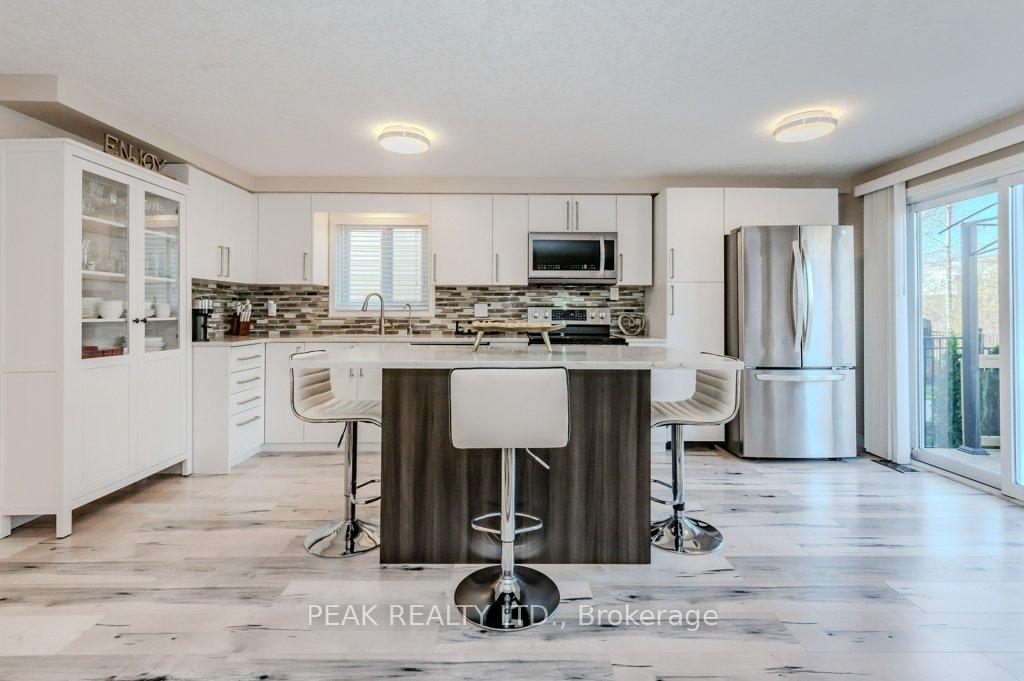 Photo 8 of 916 Atlantic Boulevard, Waterloo — HOMEH