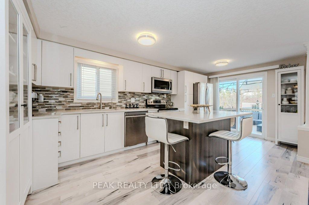 Photo 9 of 916 Atlantic Boulevard, Waterloo — HOMEH