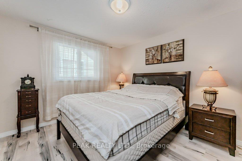 Photo 14 of 916 Atlantic Boulevard, Waterloo — HOMEH