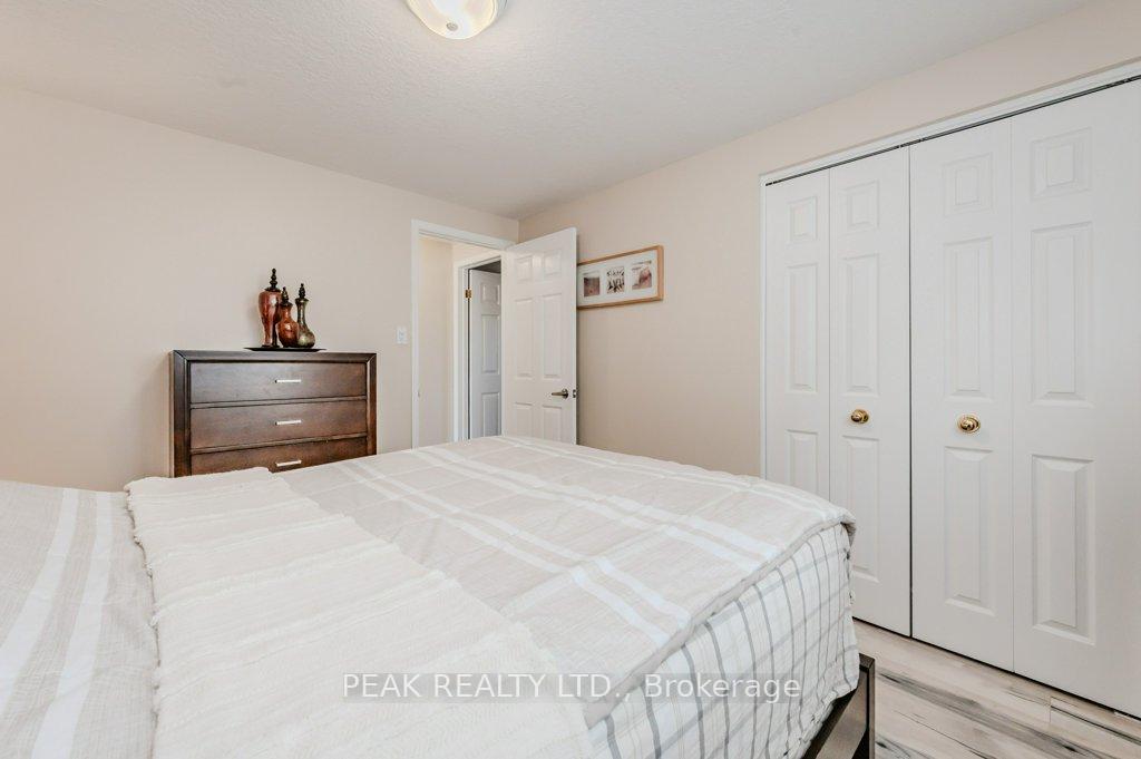 Photo 15 of 916 Atlantic Boulevard, Waterloo — HOMEH