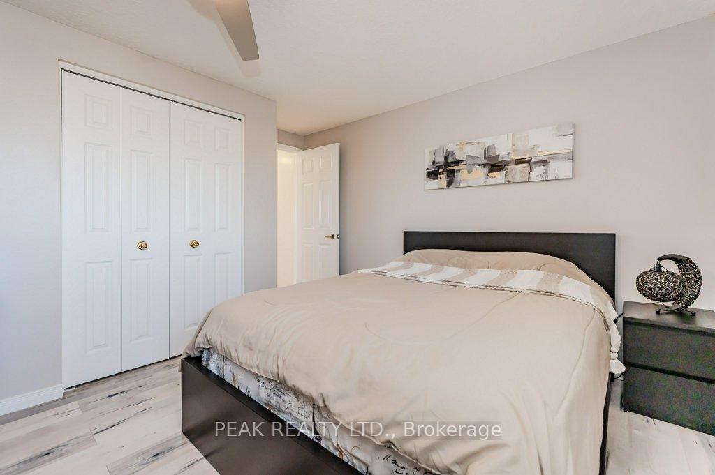 Photo 17 of 916 Atlantic Boulevard, Waterloo — HOMEH