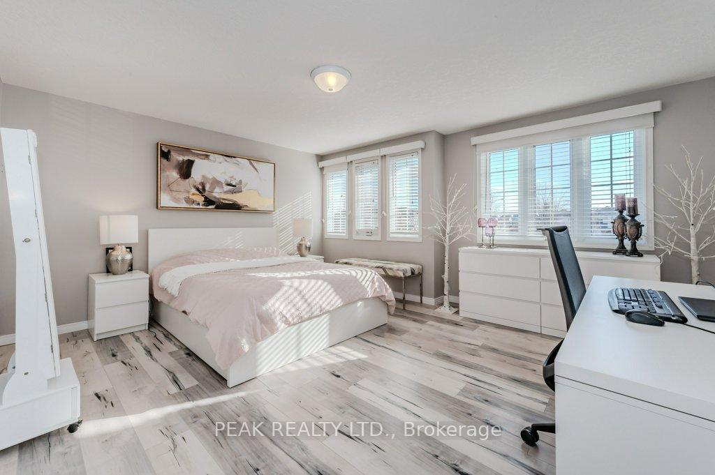 Photo 20 of 916 Atlantic Boulevard, Waterloo — HOMEH