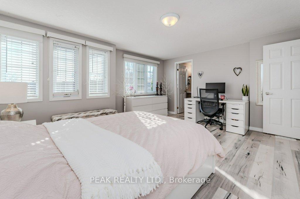 Photo 21 of 916 Atlantic Boulevard, Waterloo — HOMEH
