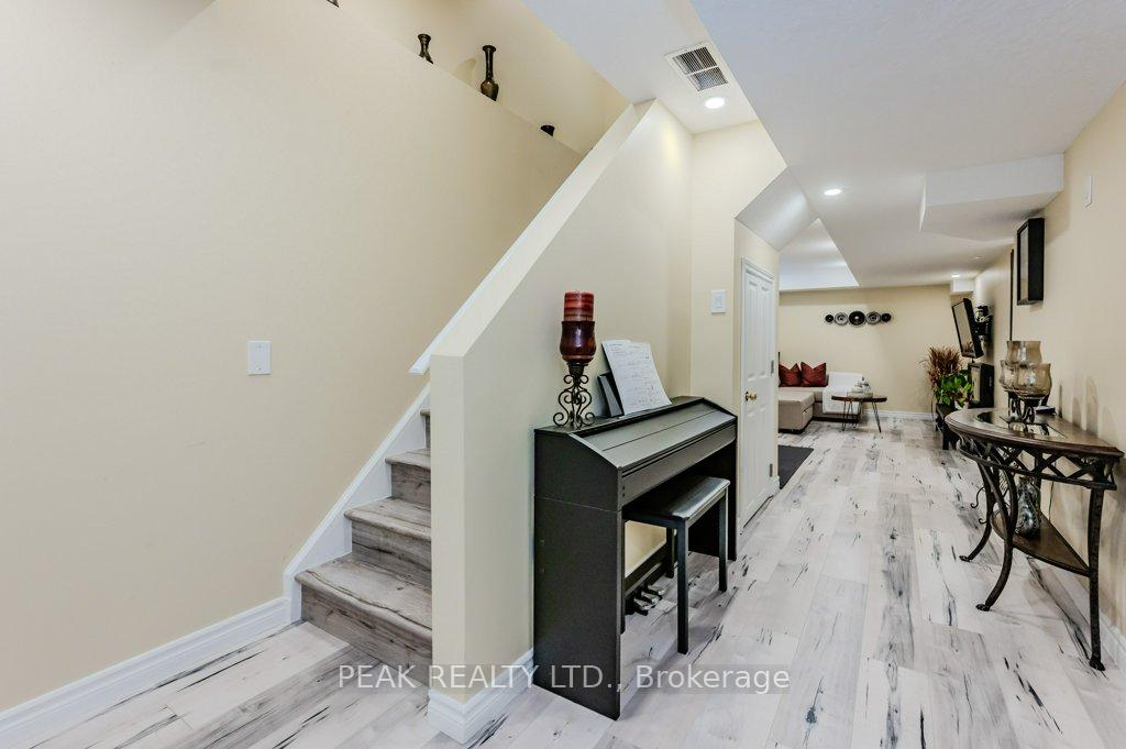 Photo 24 of 916 Atlantic Boulevard, Waterloo — HOMEH