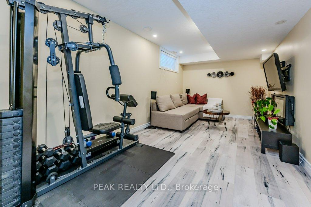 Photo 25 of 916 Atlantic Boulevard, Waterloo — HOMEH