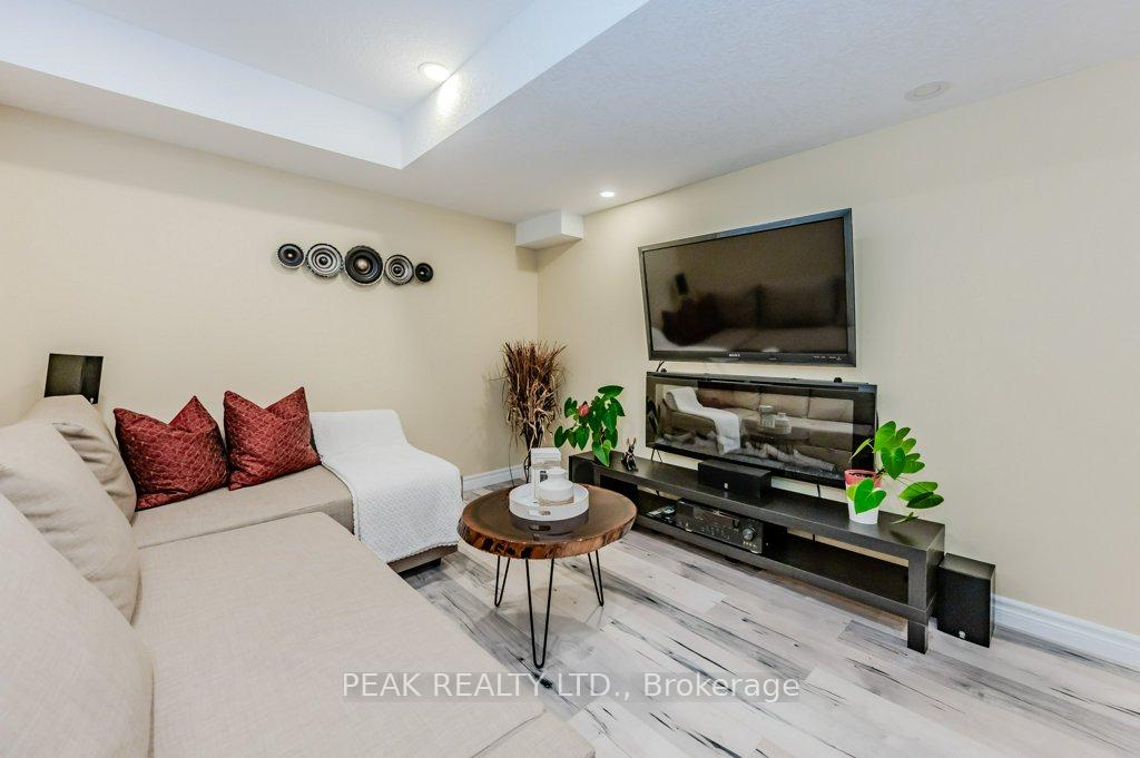 Photo 26 of 916 Atlantic Boulevard, Waterloo — HOMEH