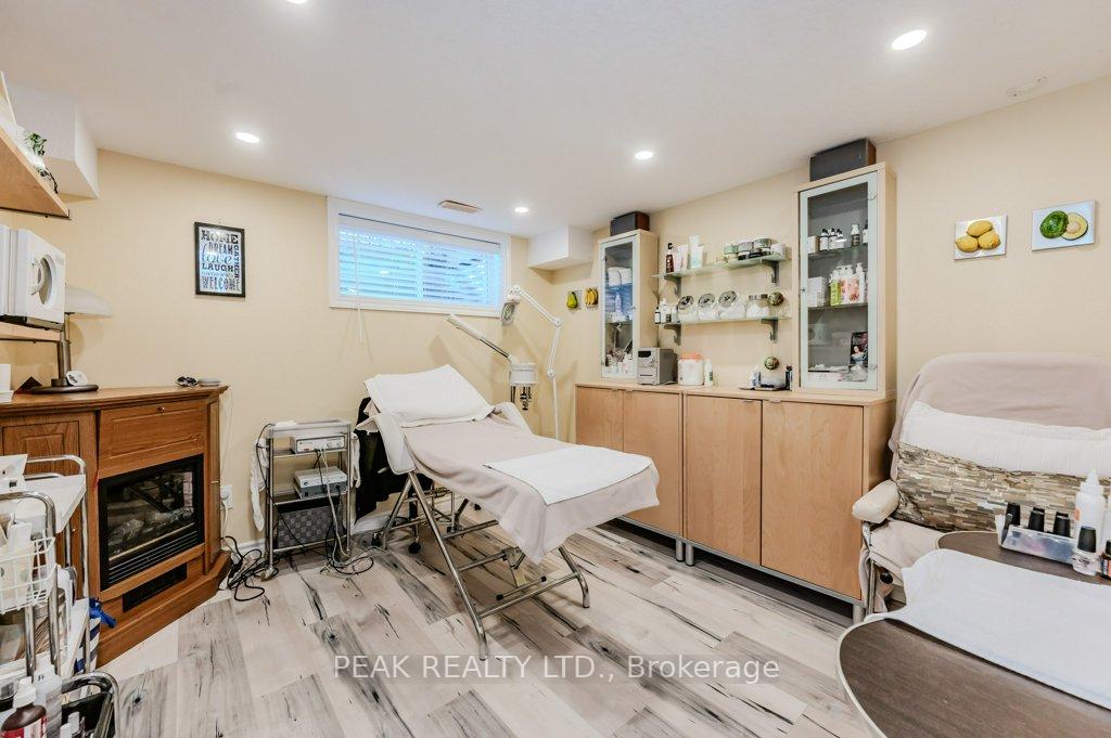 Photo 28 of 916 Atlantic Boulevard, Waterloo — HOMEH