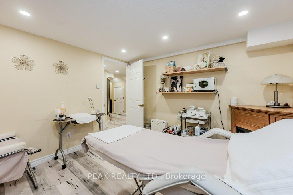 Photo 29 of 916 Atlantic Boulevard, Waterloo — HOMEH