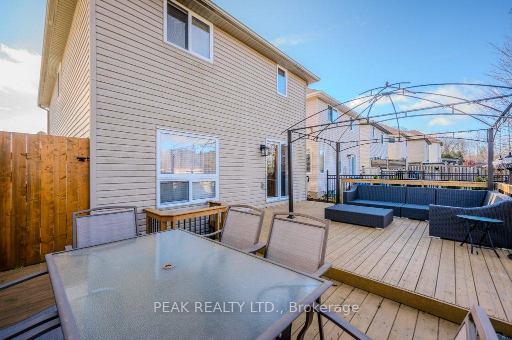 Photo 32 of 916 Atlantic Boulevard, Waterloo — HOMEH