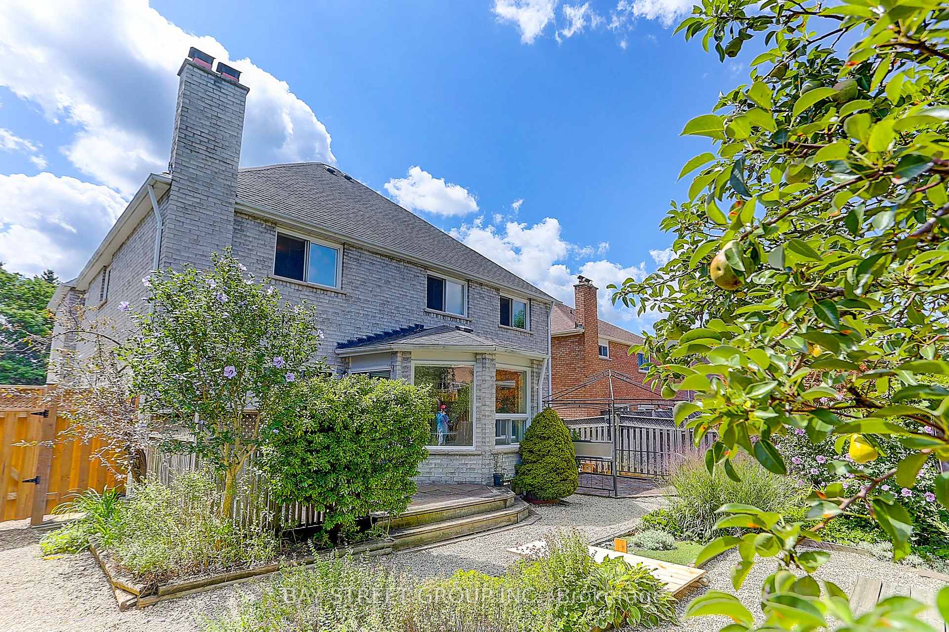 Photo 4 of 34 Brooklyn Crescent, Markham, Markville — HOMEH