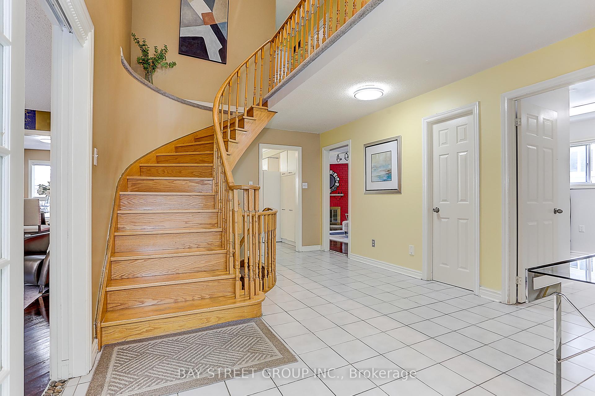 Photo 6 of 34 Brooklyn Crescent, Markham, Markville — HOMEH