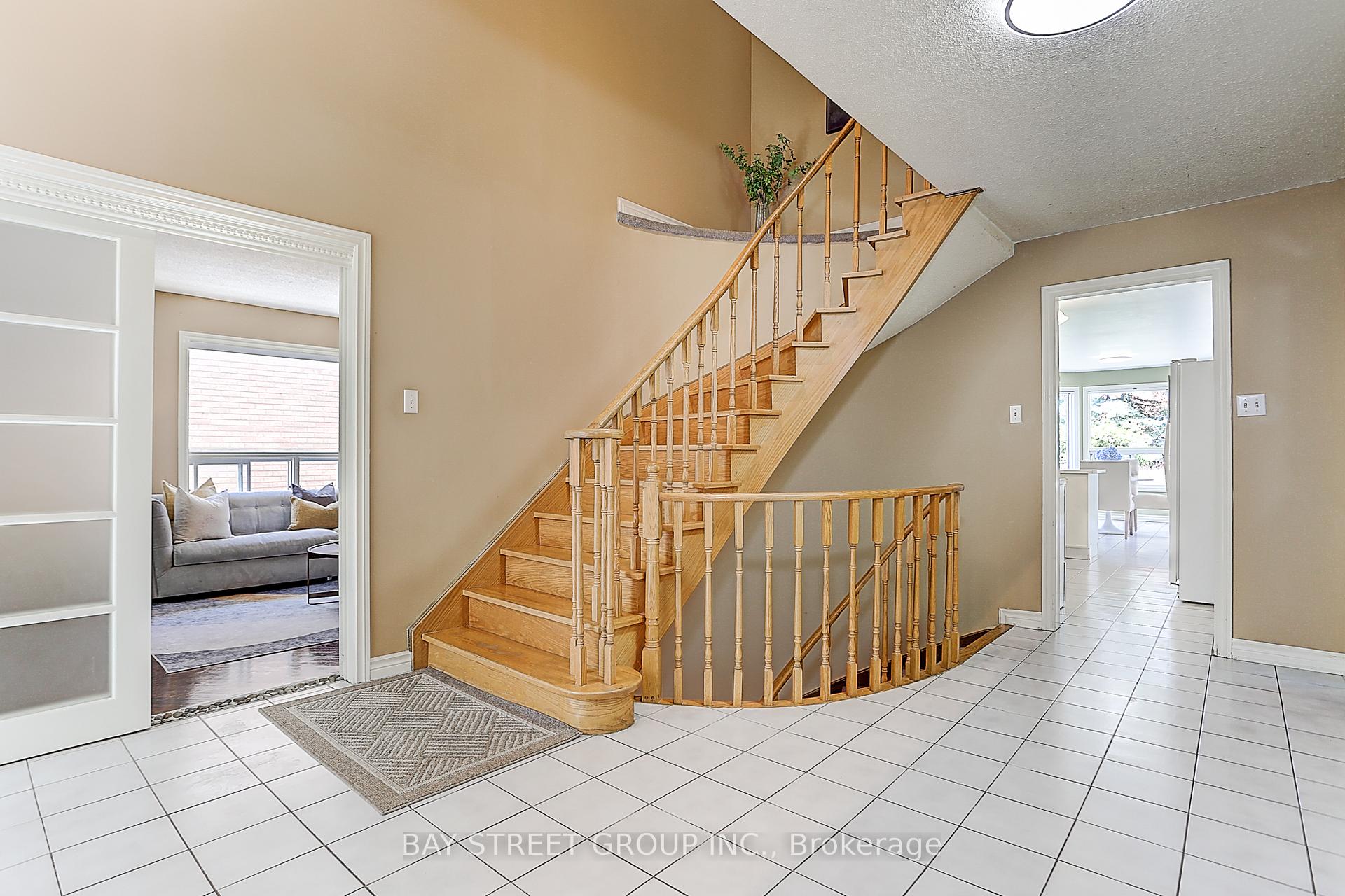 Photo 10 of 34 Brooklyn Crescent, Markham, Markville — HOMEH