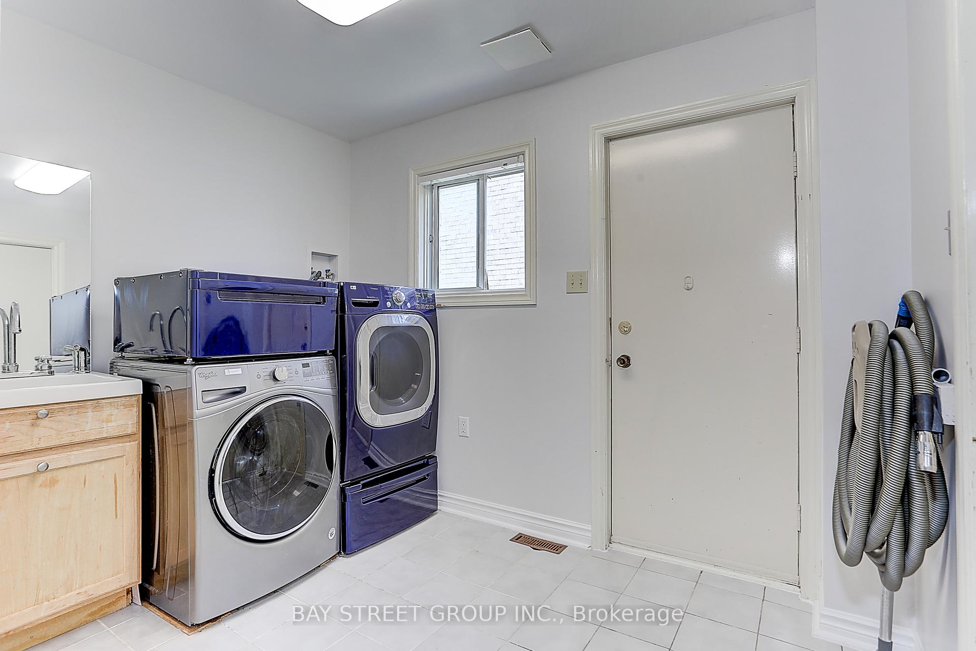 Photo 11 of 34 Brooklyn Crescent, Markham, Markville — HOMEH