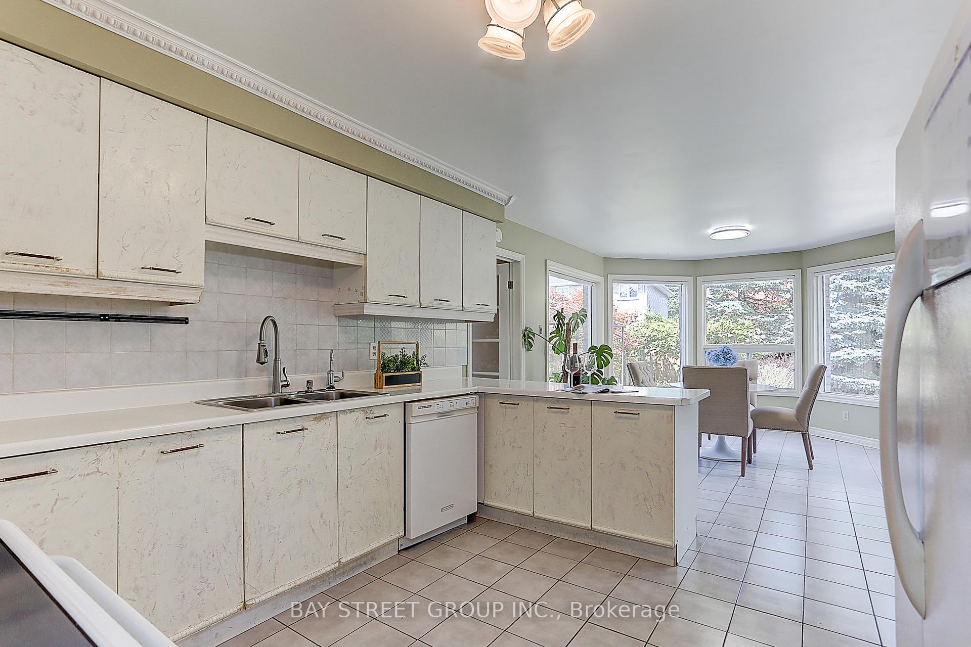 Photo 18 of 34 Brooklyn Crescent, Markham, Markville — HOMEH
