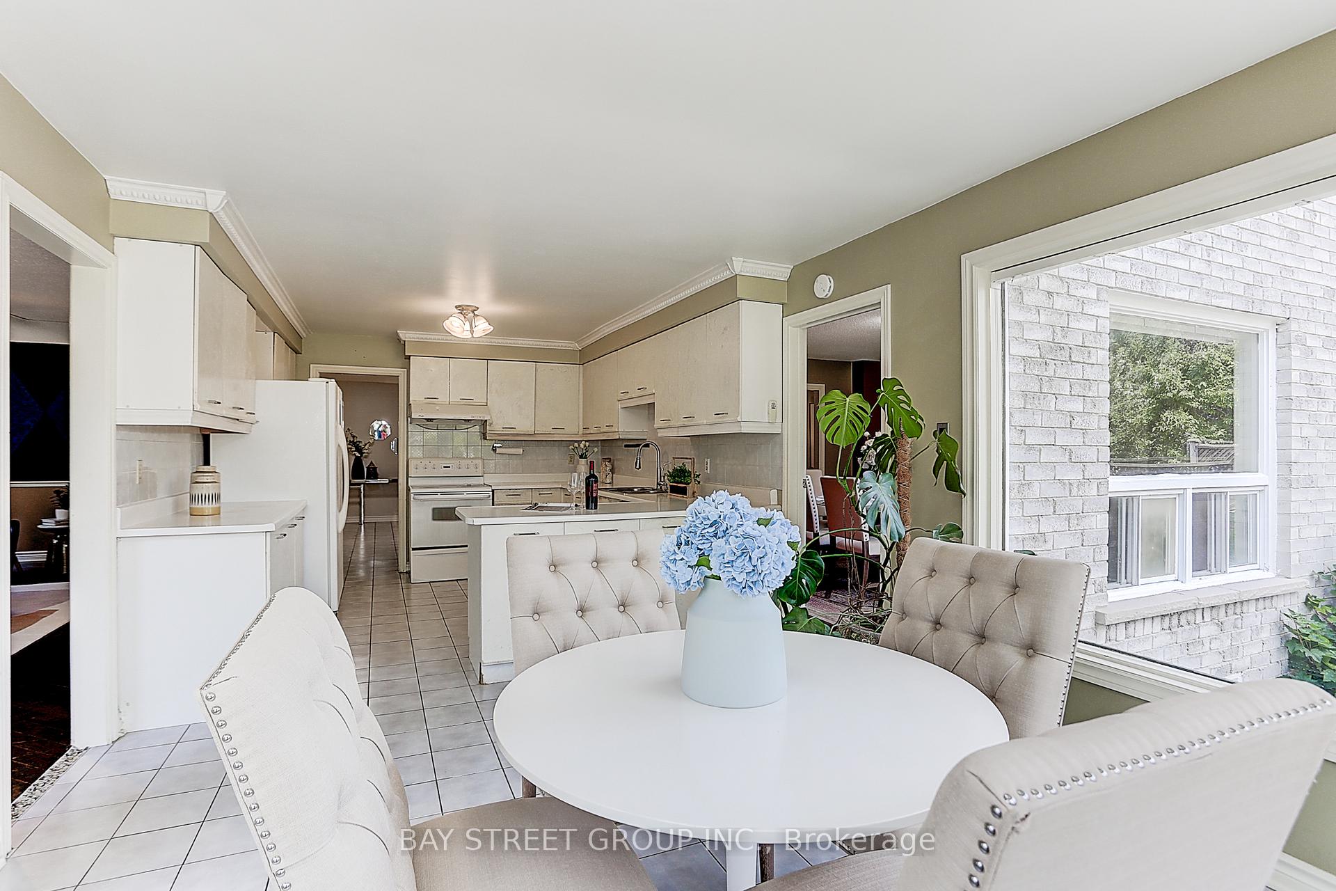 Photo 21 of 34 Brooklyn Crescent, Markham, Markville — HOMEH