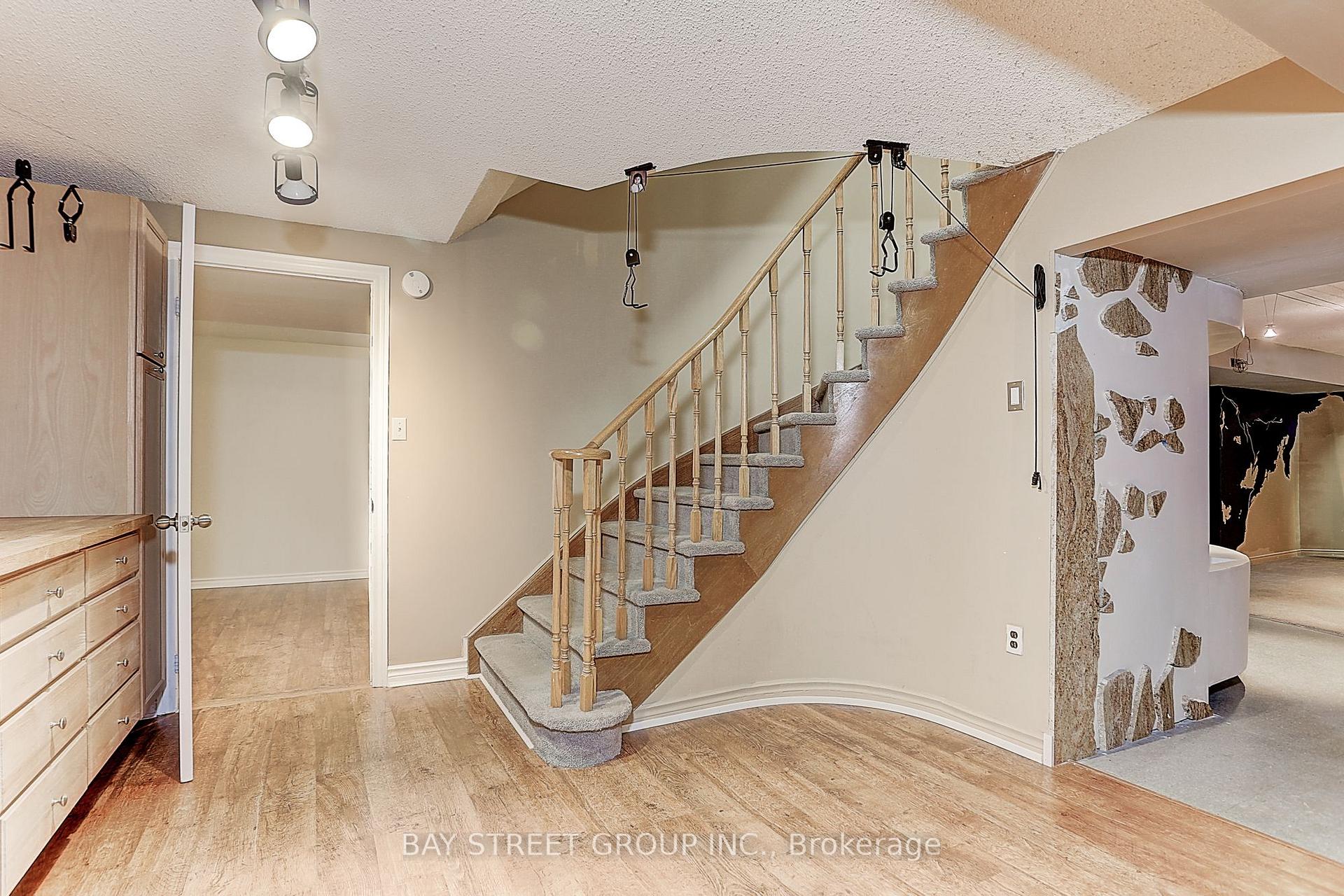 Photo 35 of 34 Brooklyn Crescent, Markham, Markville — HOMEH