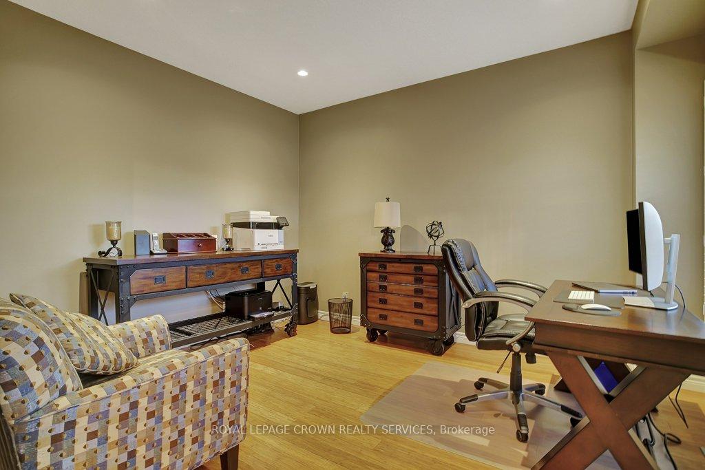 Photo 4 of 441 Woodrow Drive, Waterloo — HOMEH