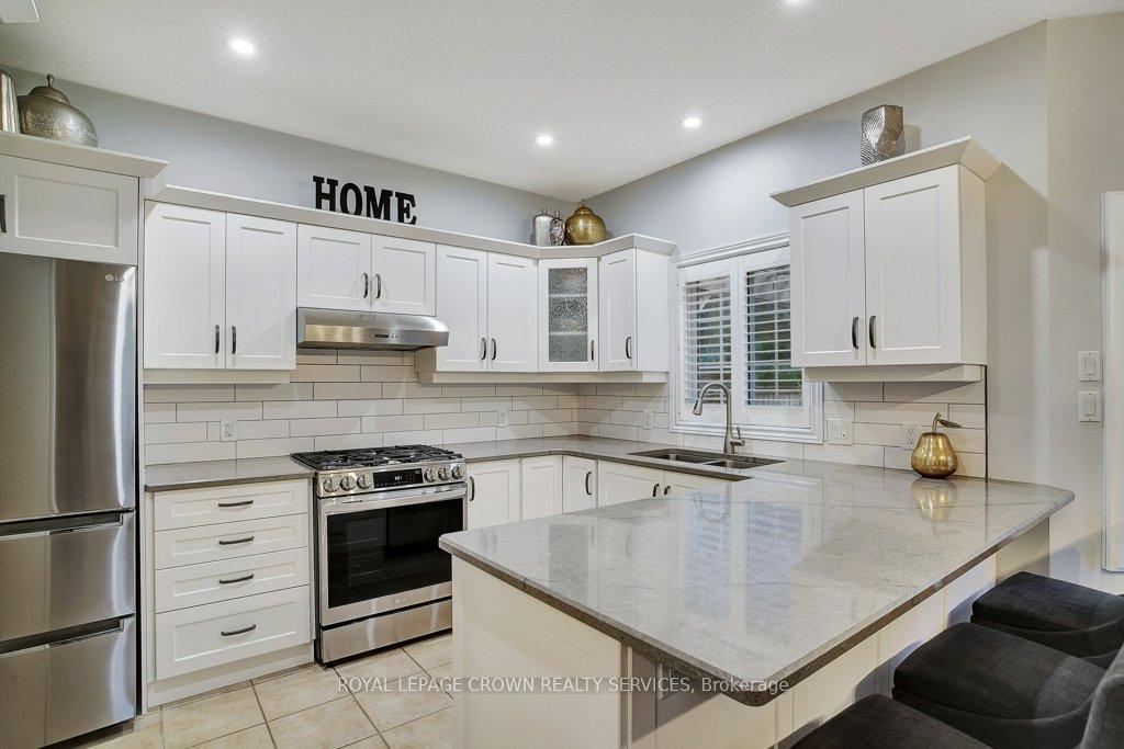 Photo 10 of 441 Woodrow Drive, Waterloo — HOMEH