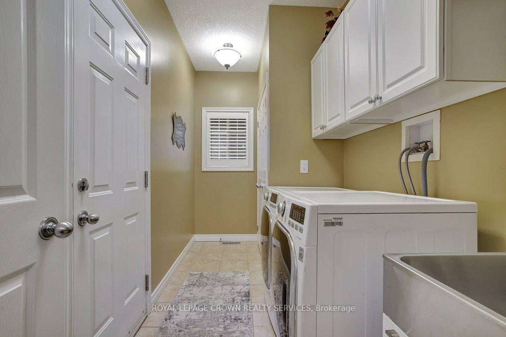 Photo 16 of 441 Woodrow Drive, Waterloo — HOMEH