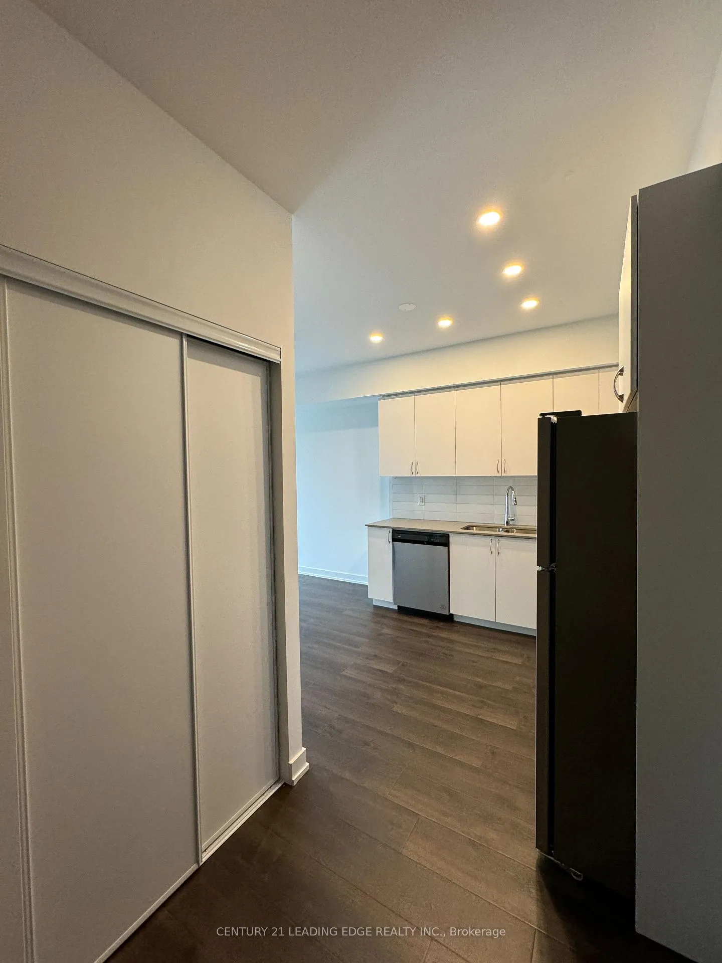 Photo 4 of Unit 1210, 56 Lakeside Terrace, Barrie, Little Lake — HOMEH
