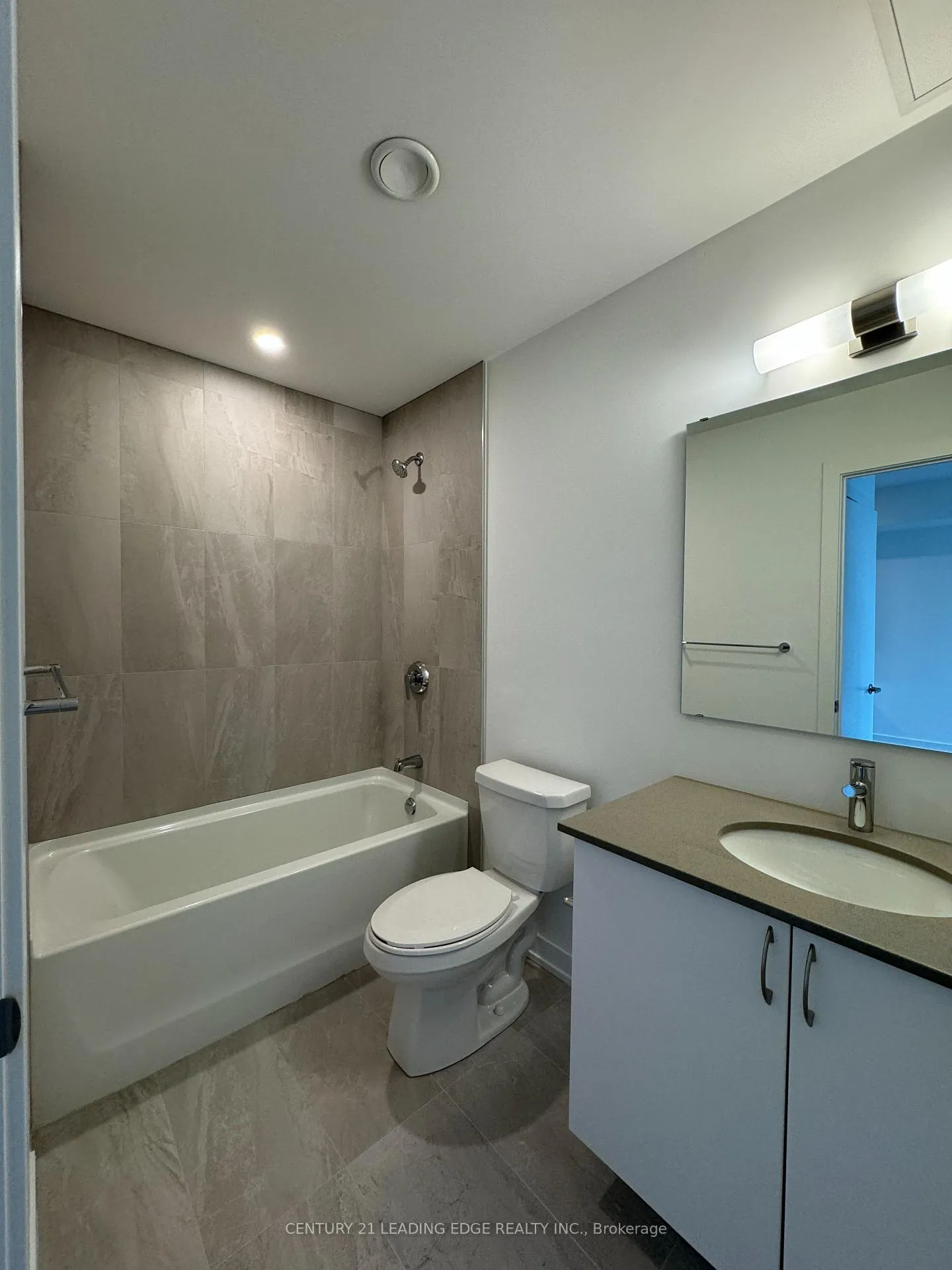 Photo 13 of Unit 1210, 56 Lakeside Terrace, Barrie, Little Lake — HOMEH