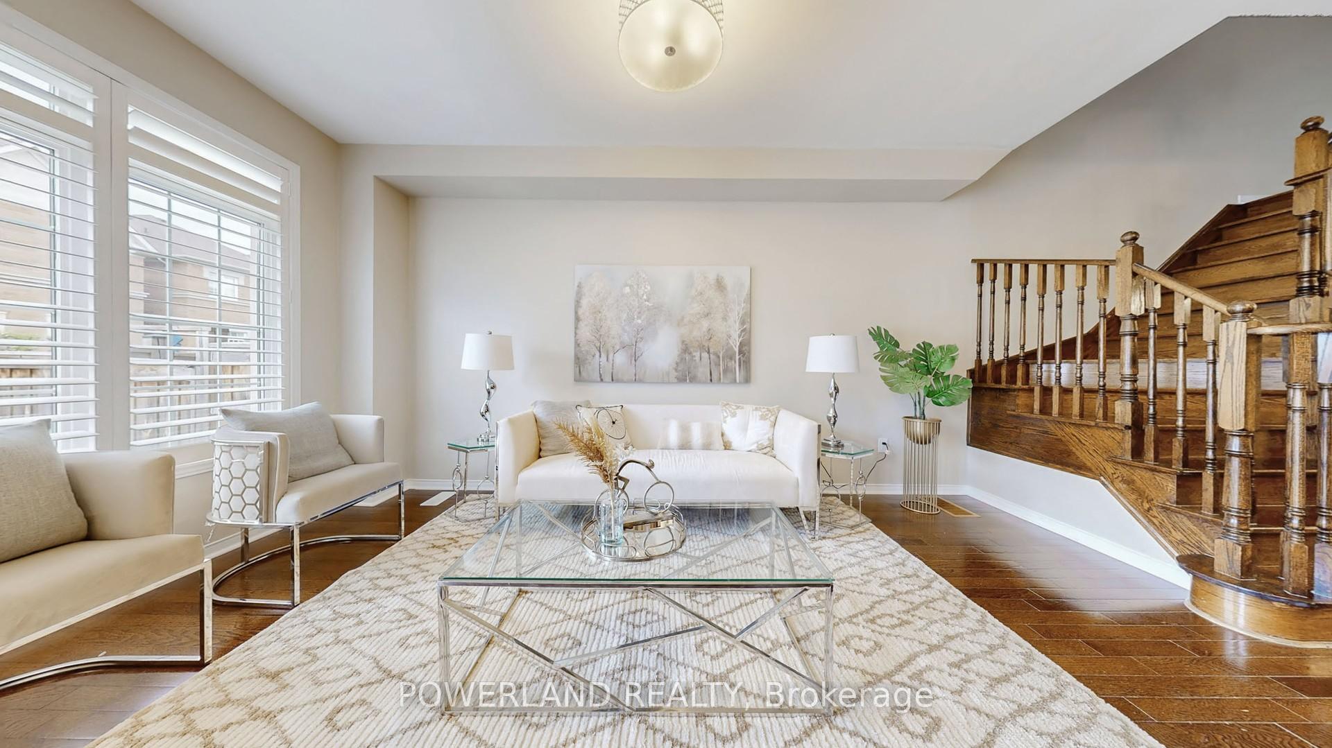 Photo 5 of 111 Spruce Pine Crescent, Vaughan, Patterson — HOMEH