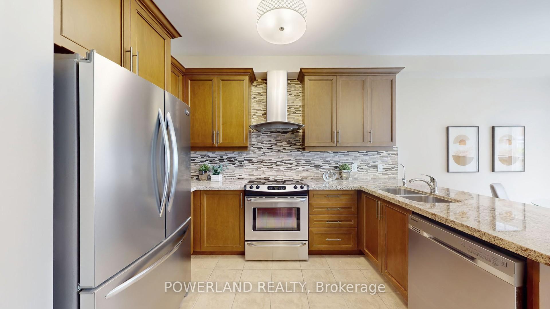 Photo 10 of 111 Spruce Pine Crescent, Vaughan, Patterson — HOMEH