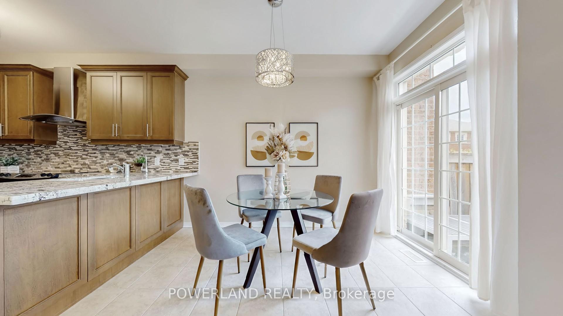 Photo 13 of 111 Spruce Pine Crescent, Vaughan, Patterson — HOMEH