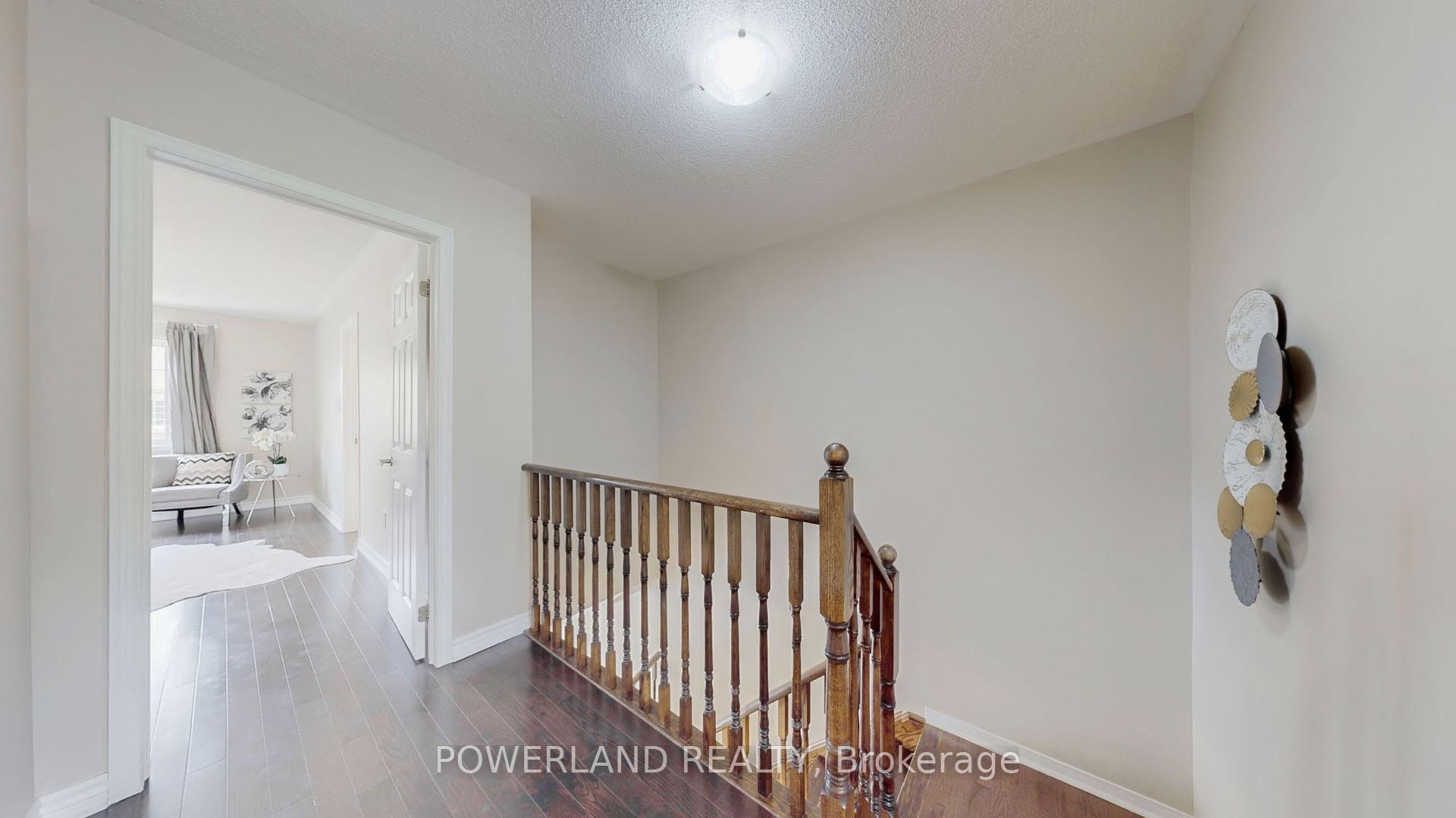 Photo 17 of 111 Spruce Pine Crescent, Vaughan, Patterson — HOMEH