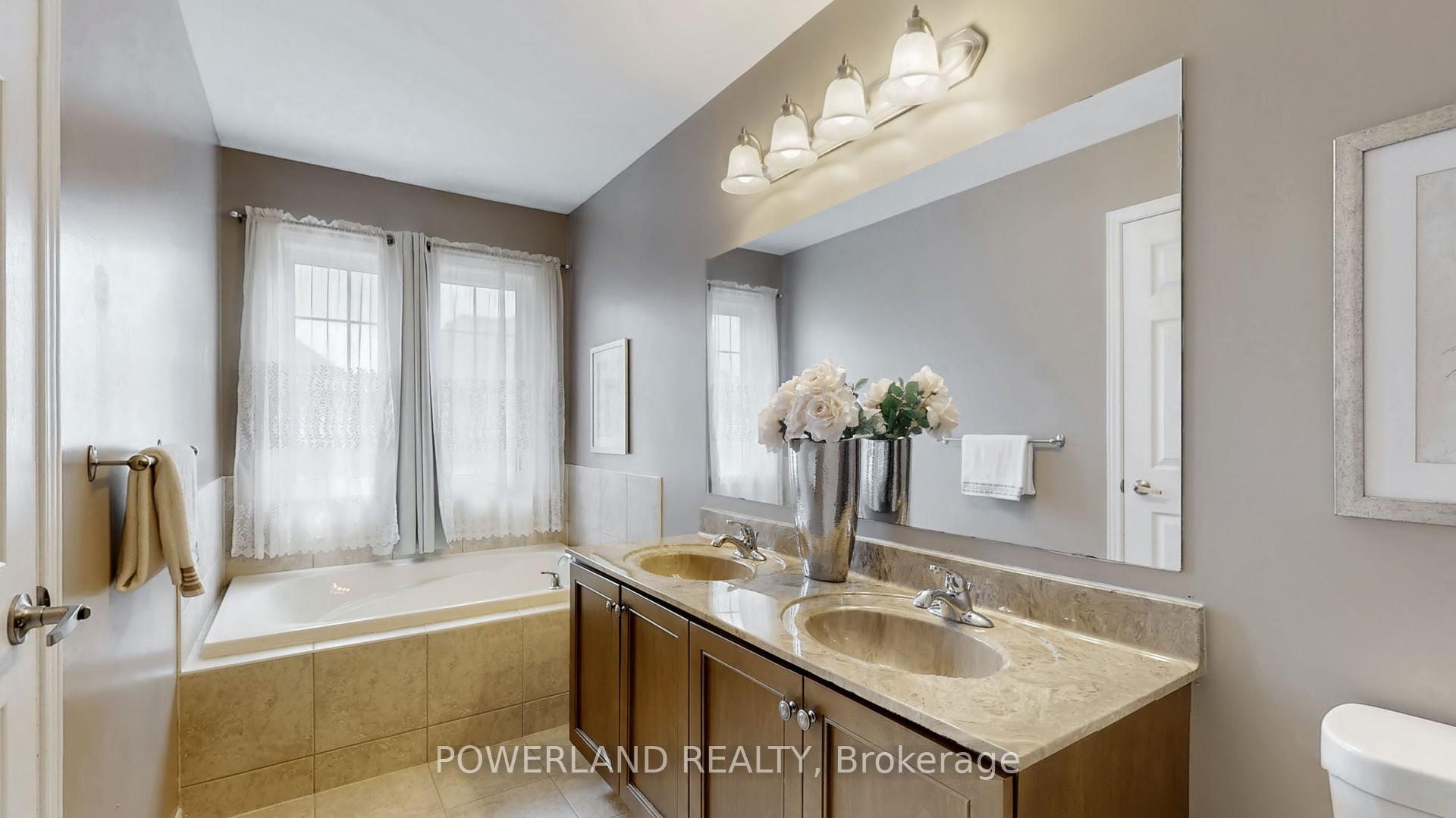 Photo 22 of 111 Spruce Pine Crescent, Vaughan, Patterson — HOMEH