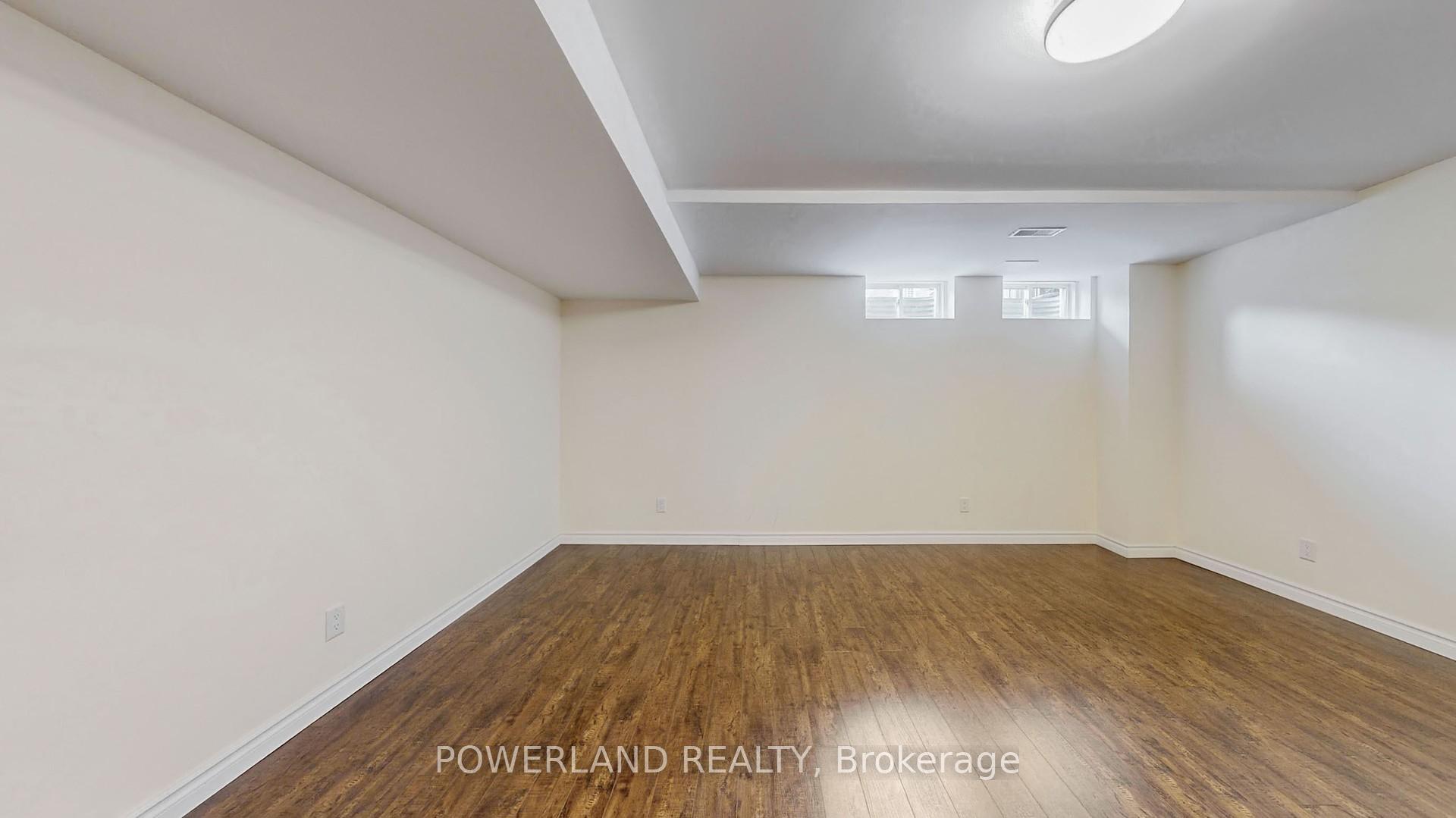 Photo 31 of 111 Spruce Pine Crescent, Vaughan, Patterson — HOMEH
