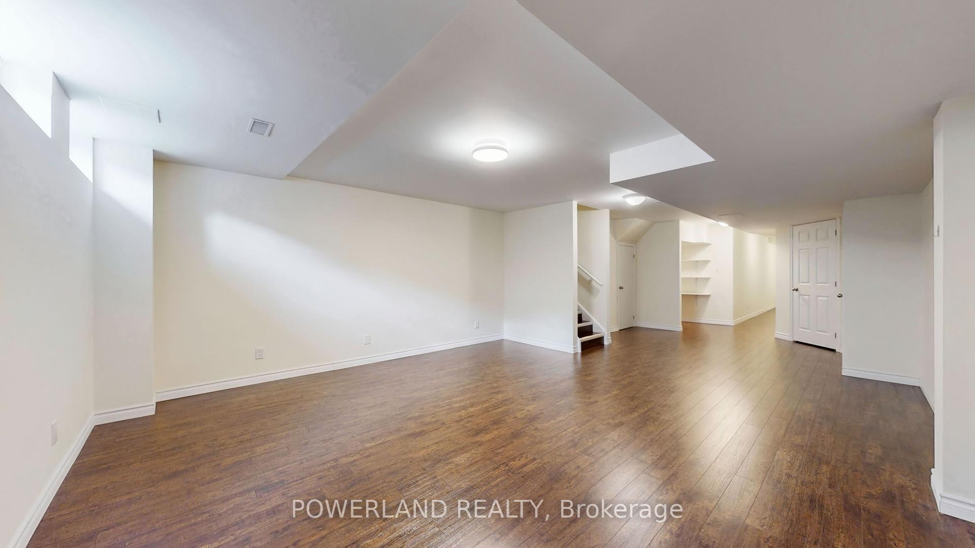 Photo 32 of 111 Spruce Pine Crescent, Vaughan, Patterson — HOMEH