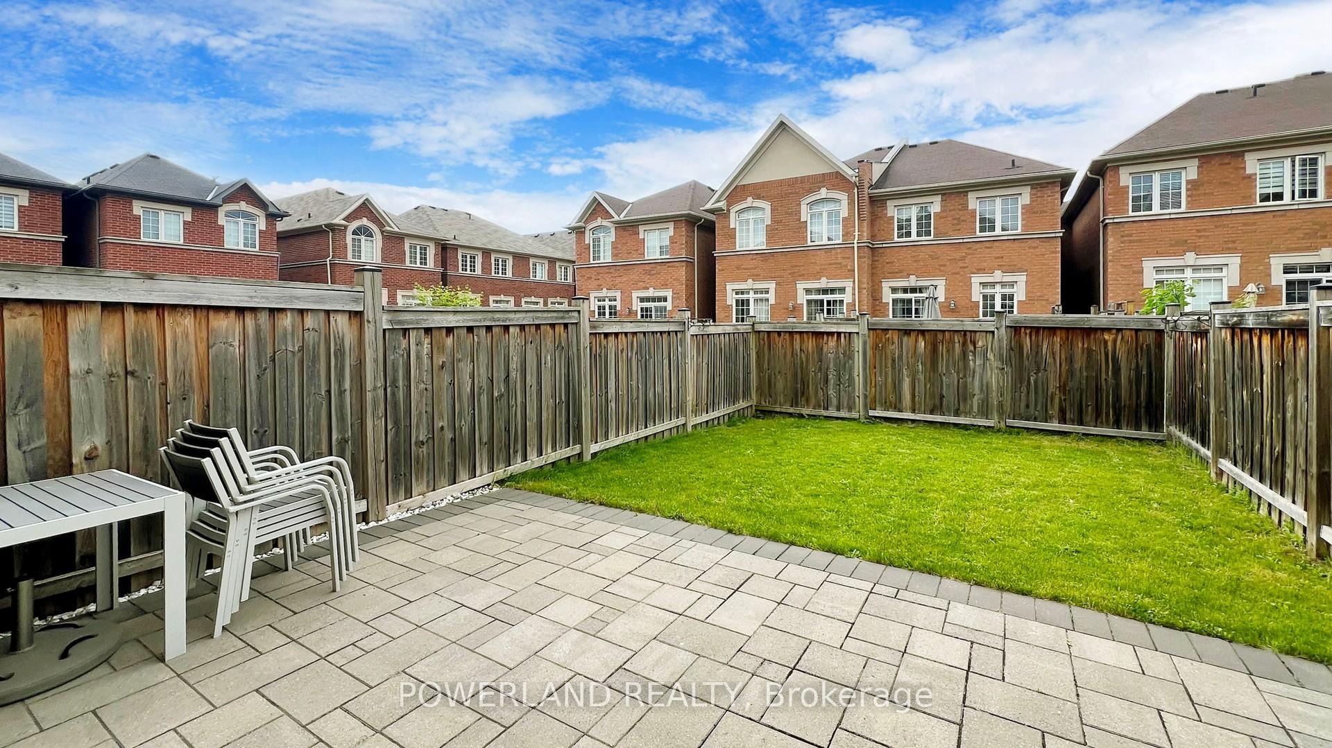 Photo 35 of 111 Spruce Pine Crescent, Vaughan, Patterson — HOMEH