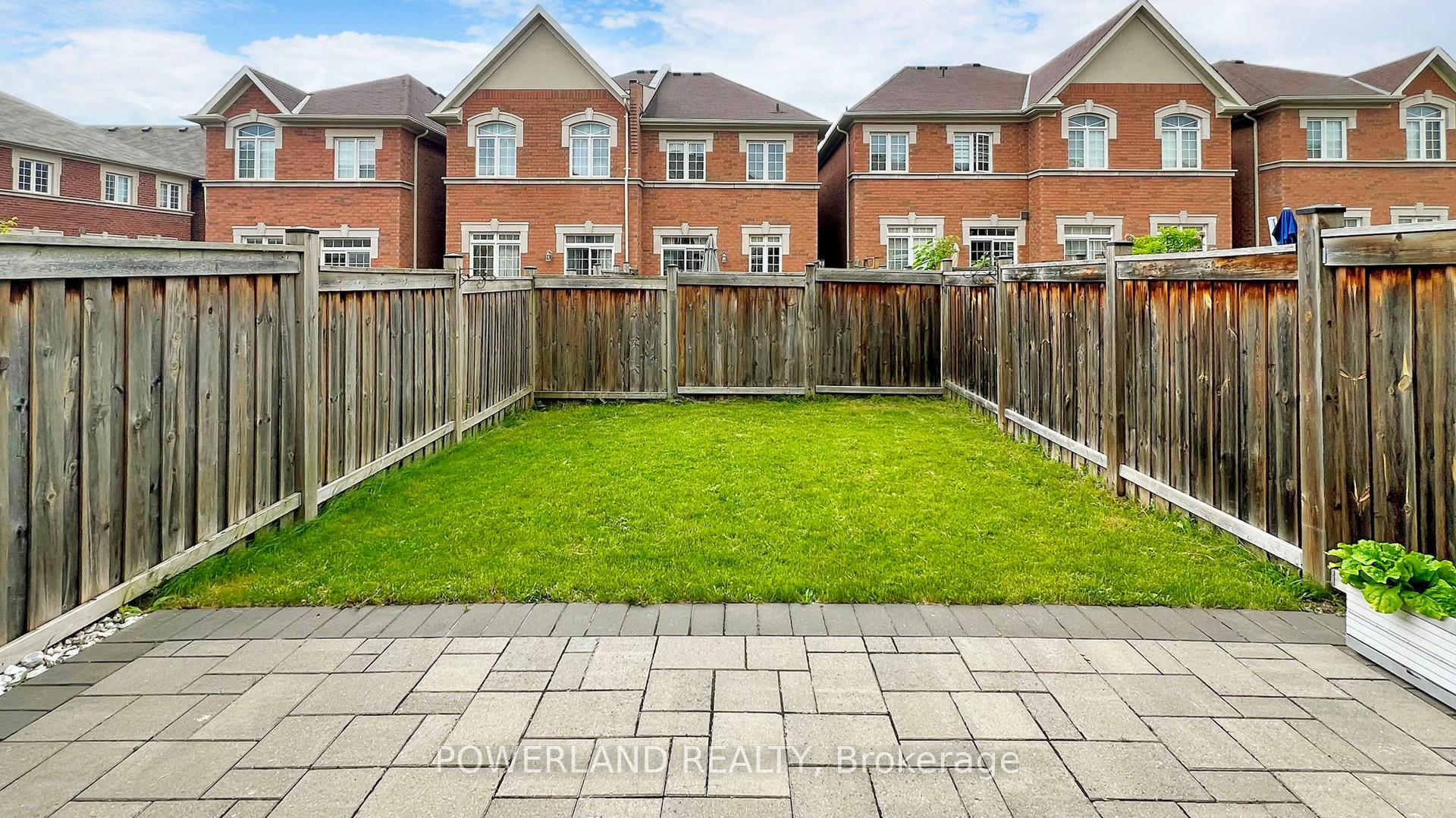 Photo 36 of 111 Spruce Pine Crescent, Vaughan, Patterson — HOMEH