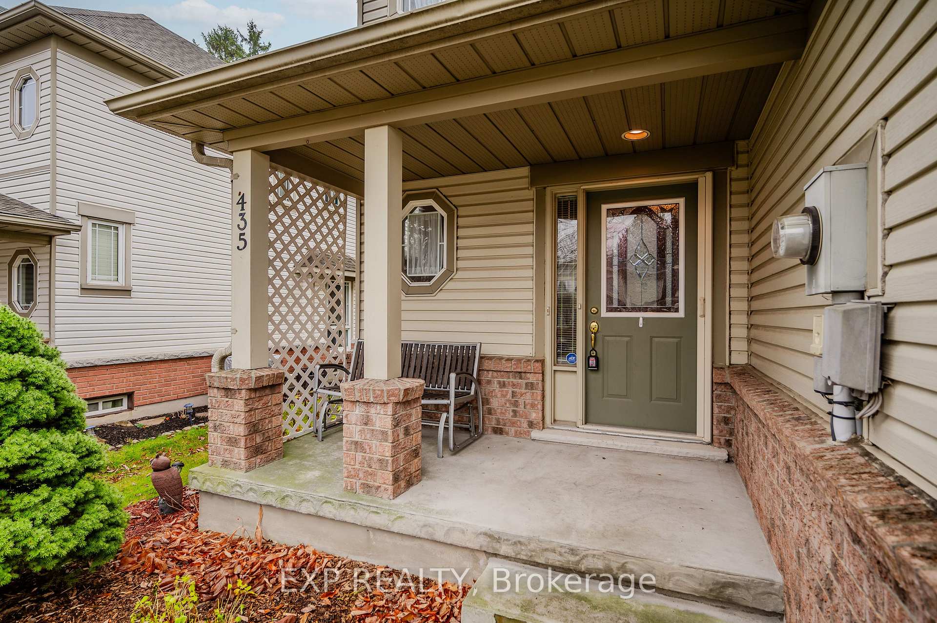 Photo 4 of 435 Shadow Wood Crescent, Waterloo — HOMEH