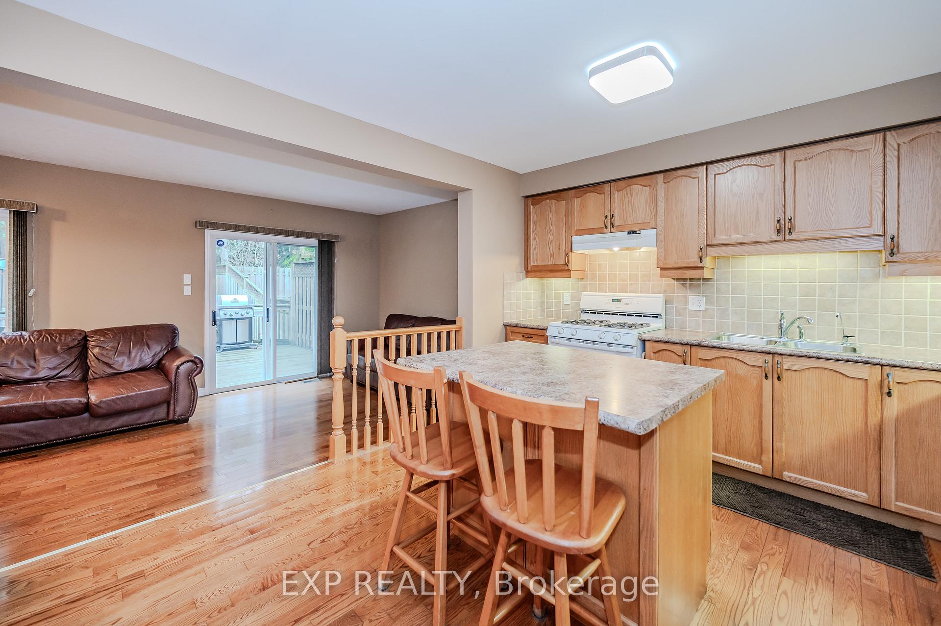 Photo 7 of 435 Shadow Wood Crescent, Waterloo — HOMEH
