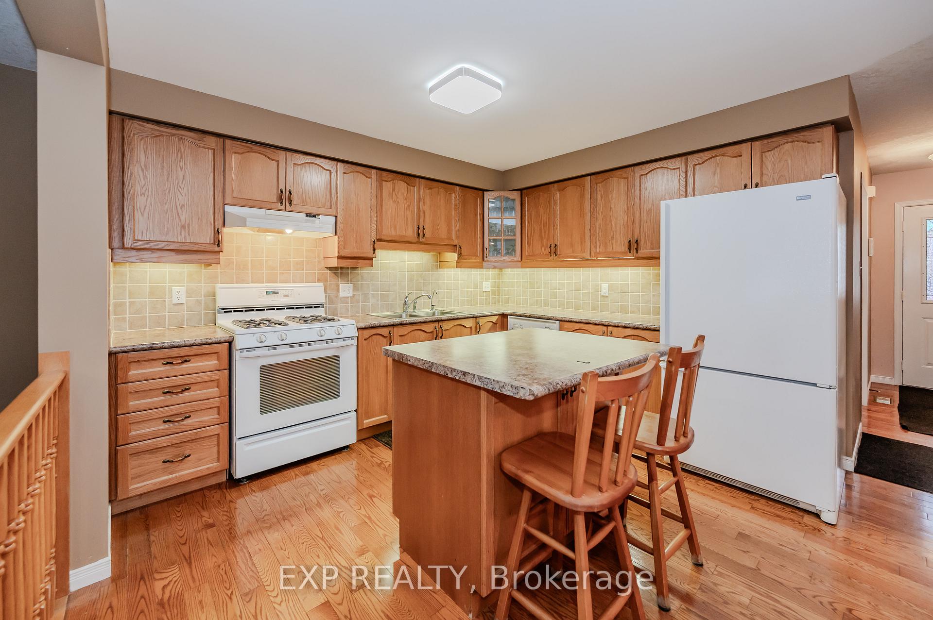 Photo 8 of 435 Shadow Wood Crescent, Waterloo — HOMEH