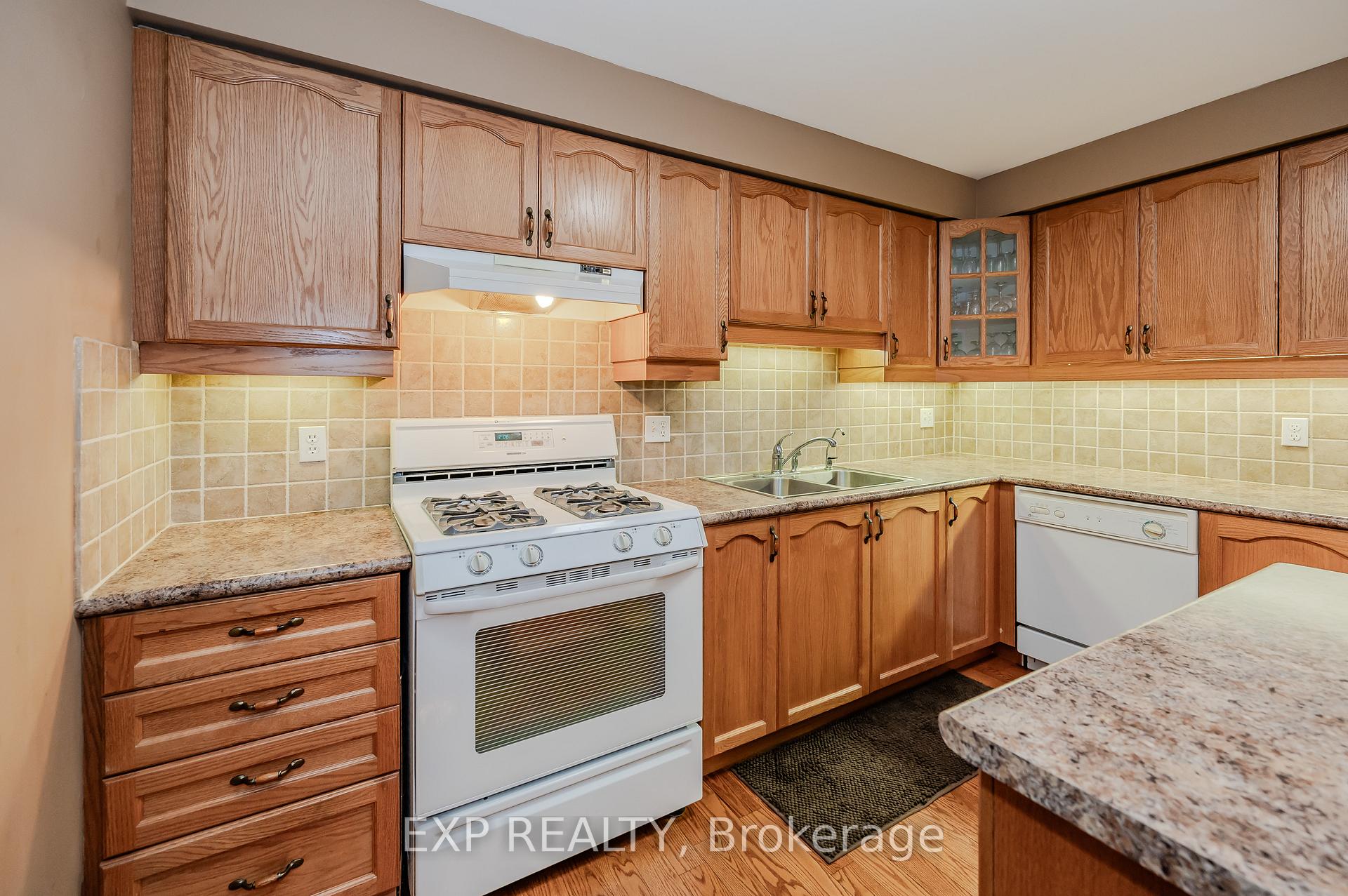 Photo 9 of 435 Shadow Wood Crescent, Waterloo — HOMEH