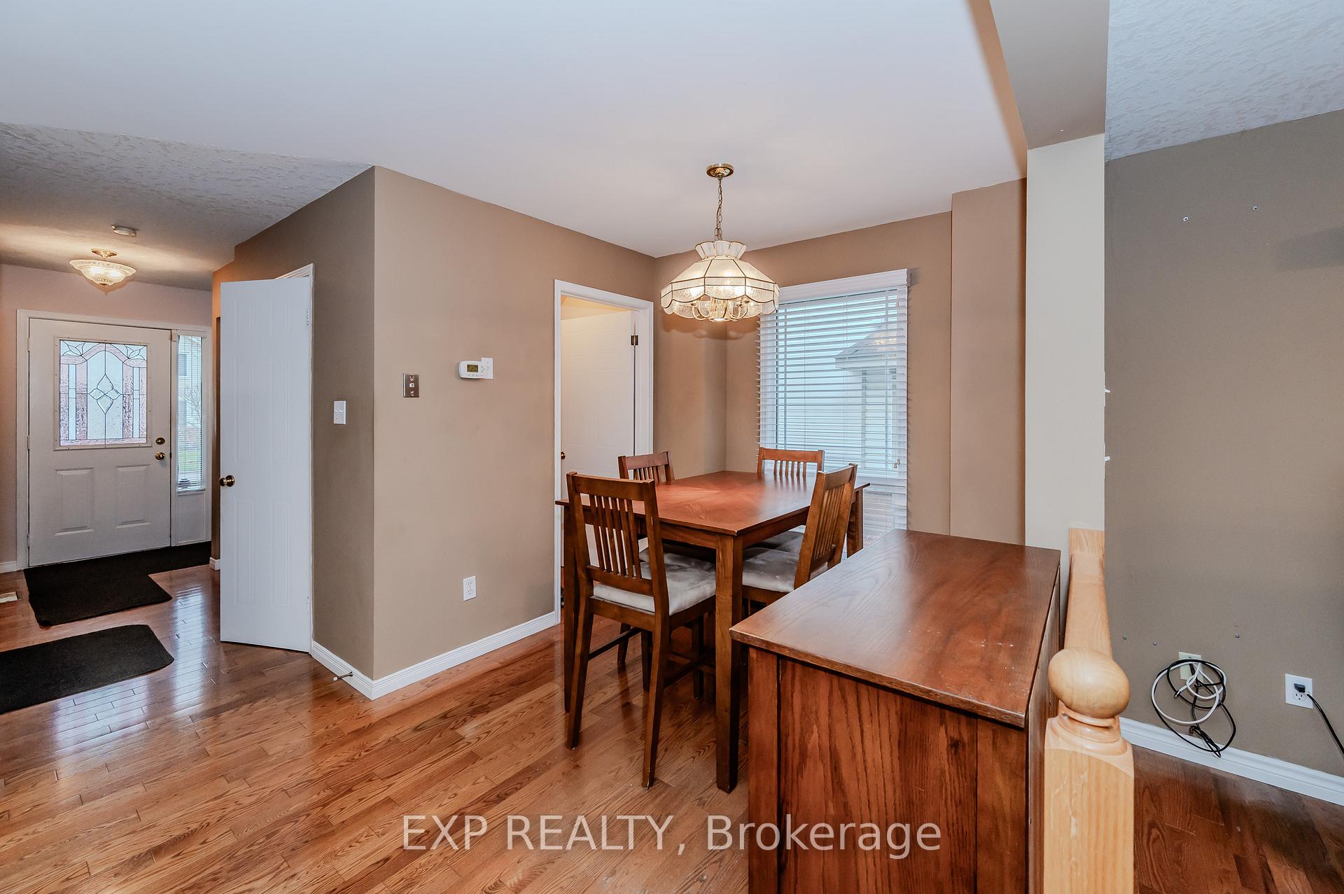 Photo 12 of 435 Shadow Wood Crescent, Waterloo — HOMEH