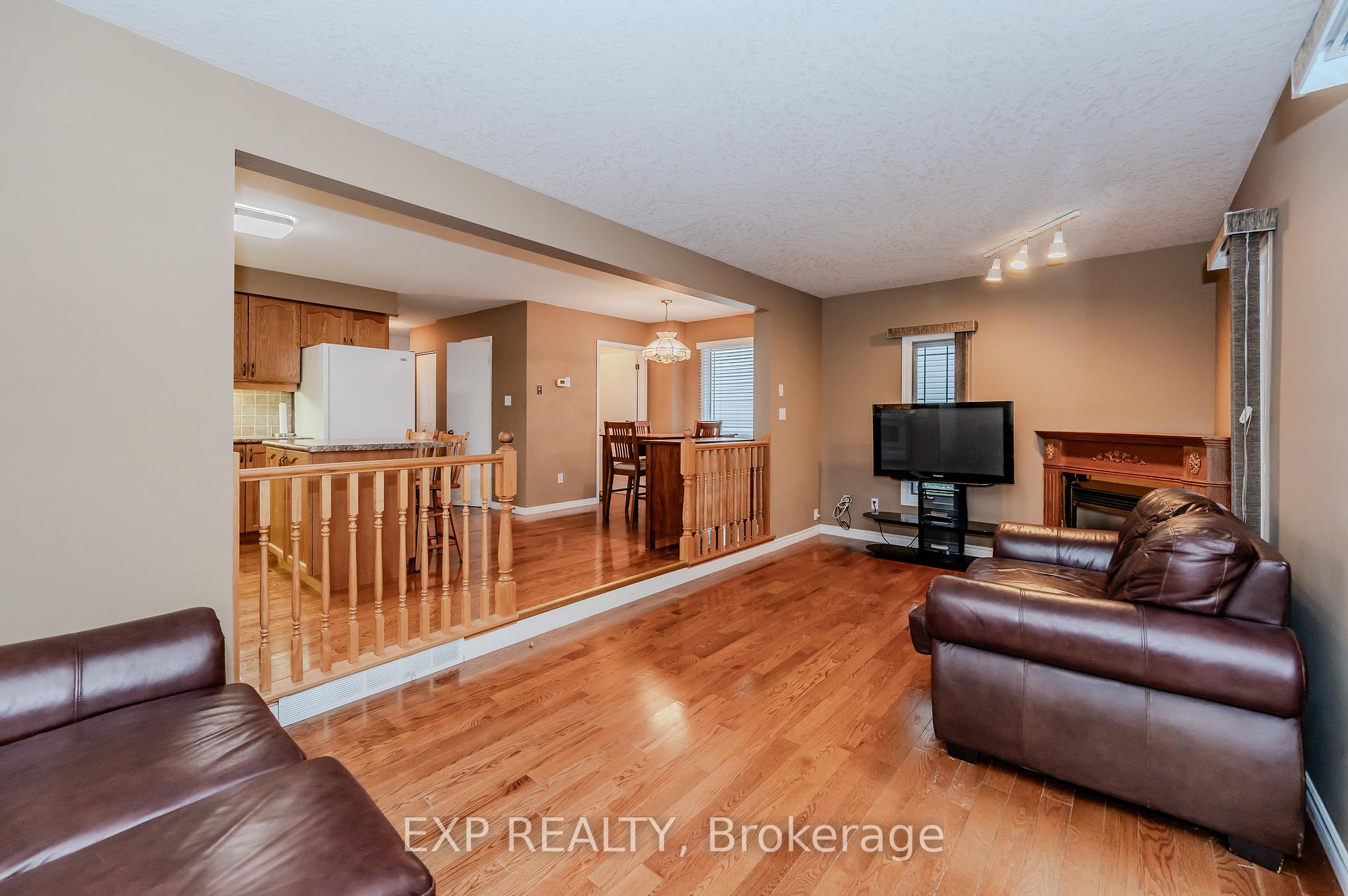 Photo 14 of 435 Shadow Wood Crescent, Waterloo — HOMEH