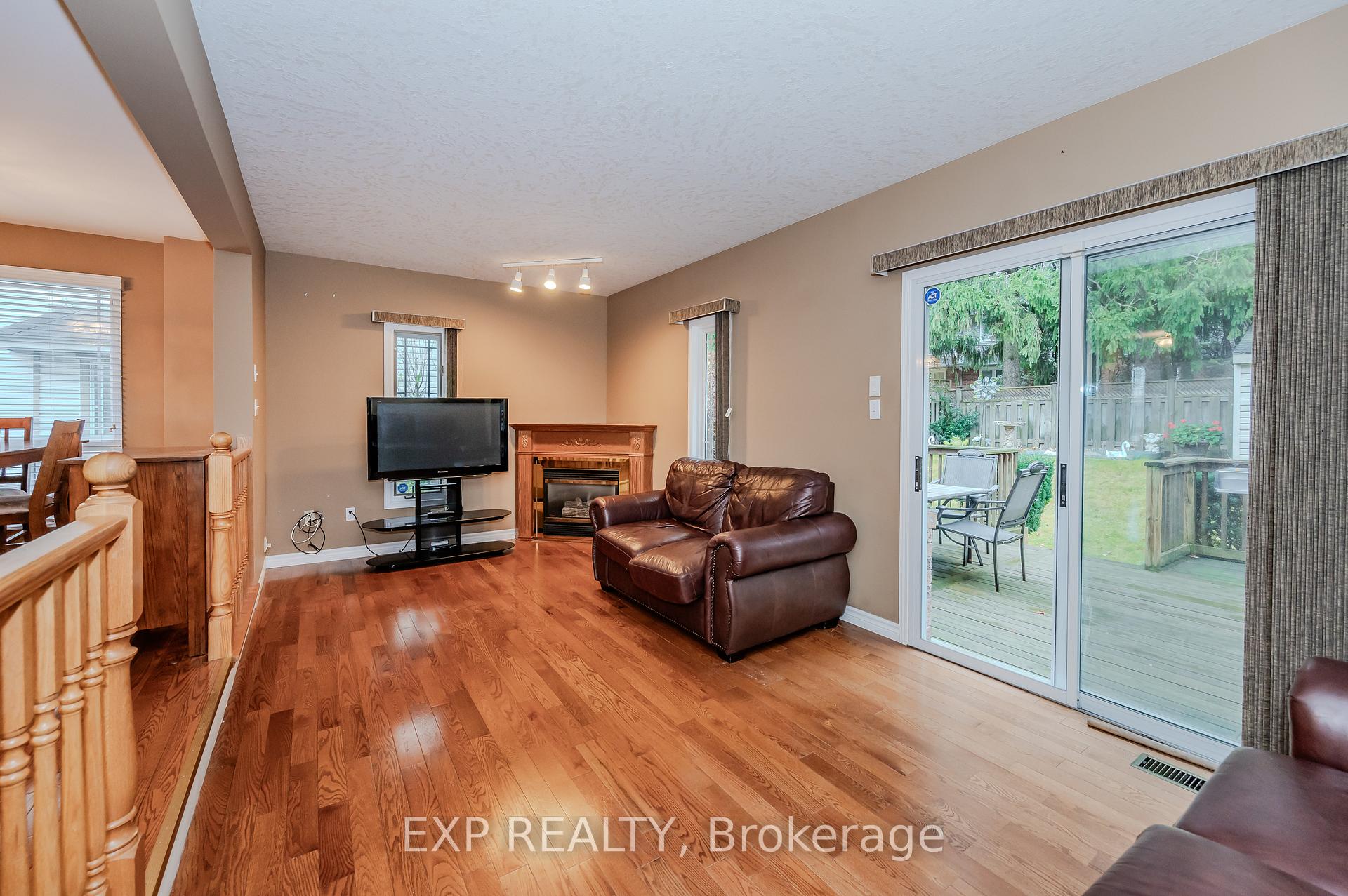 Photo 15 of 435 Shadow Wood Crescent, Waterloo — HOMEH