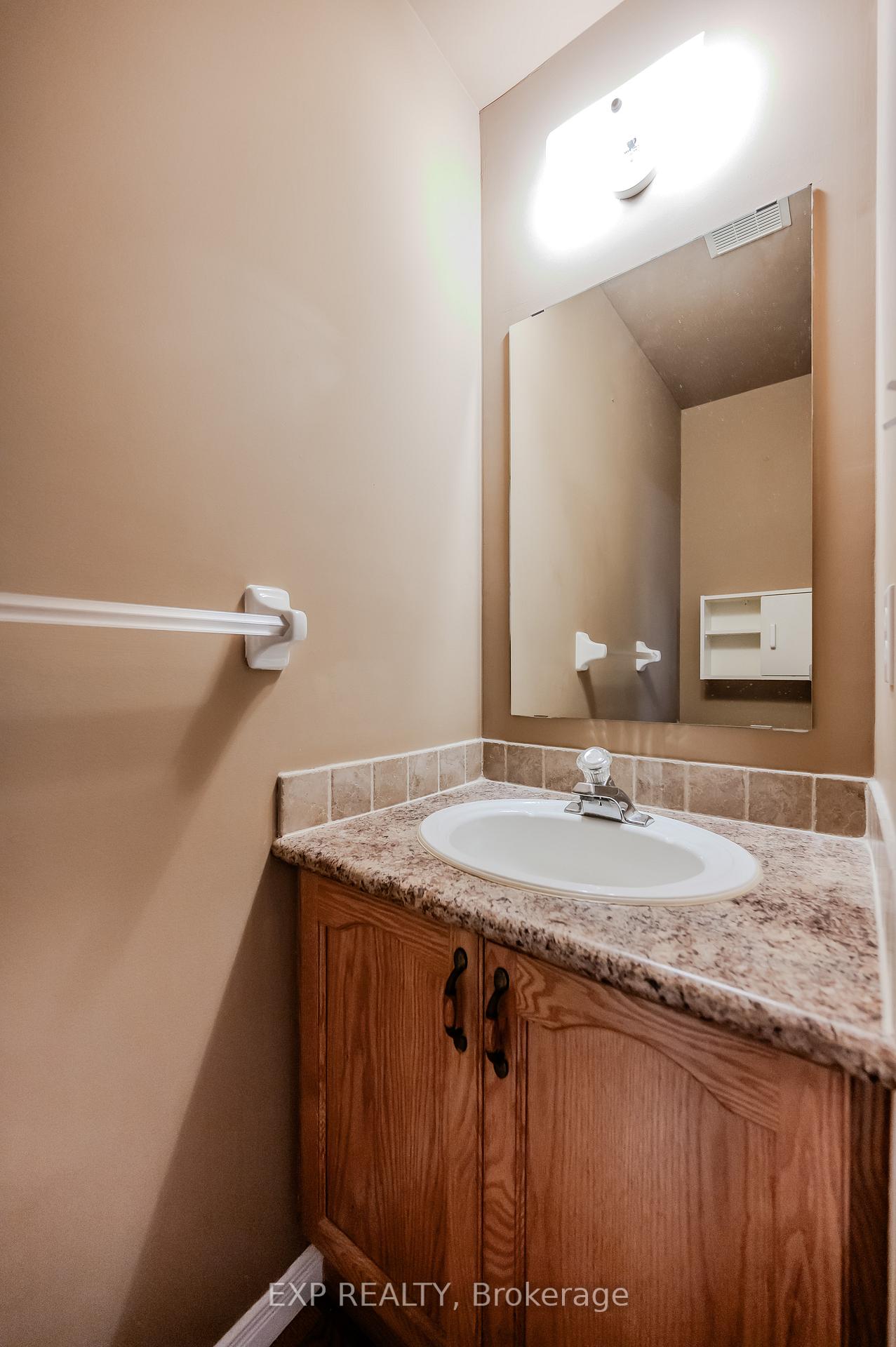 Photo 16 of 435 Shadow Wood Crescent, Waterloo — HOMEH