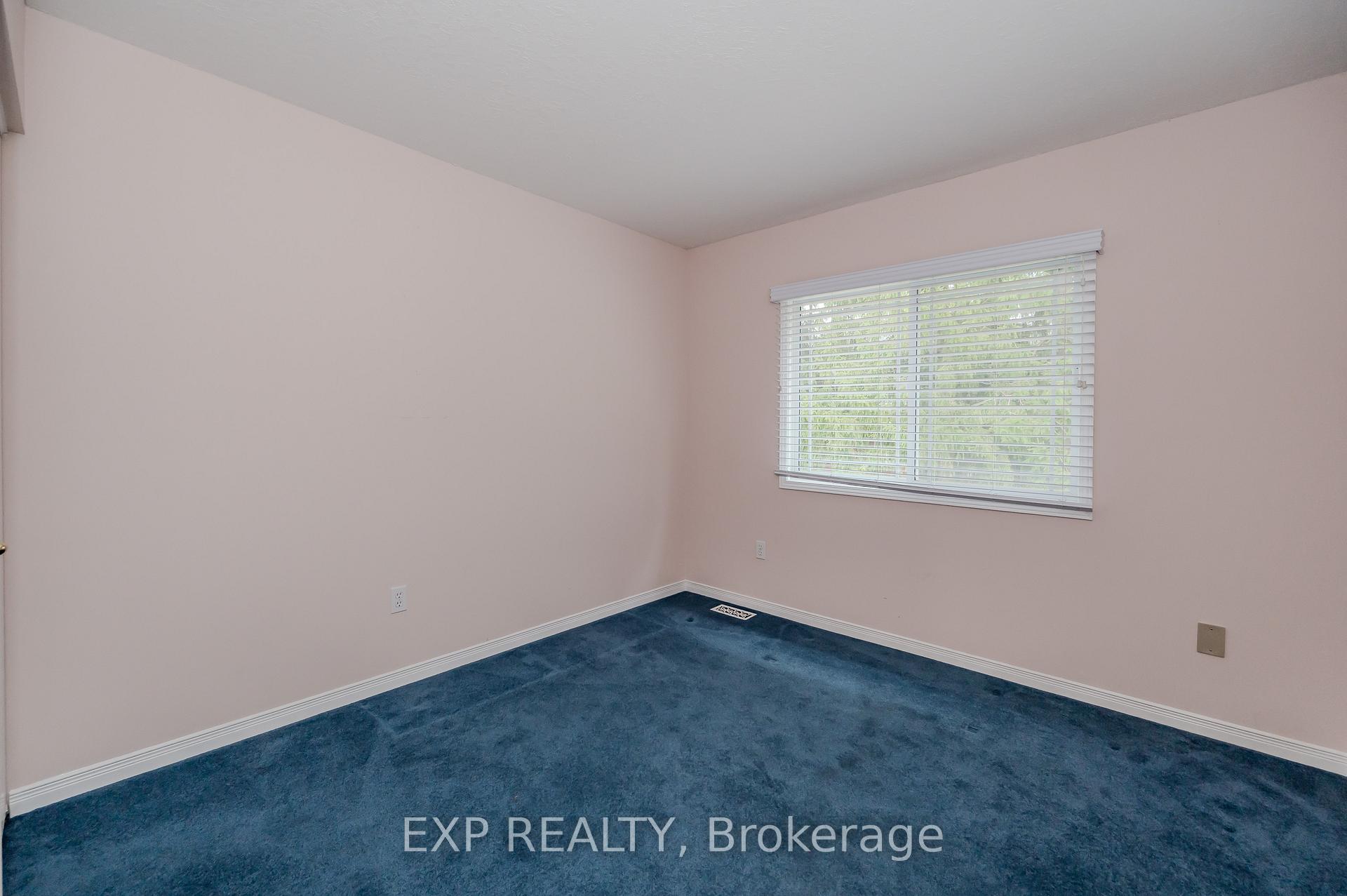Photo 19 of 435 Shadow Wood Crescent, Waterloo — HOMEH