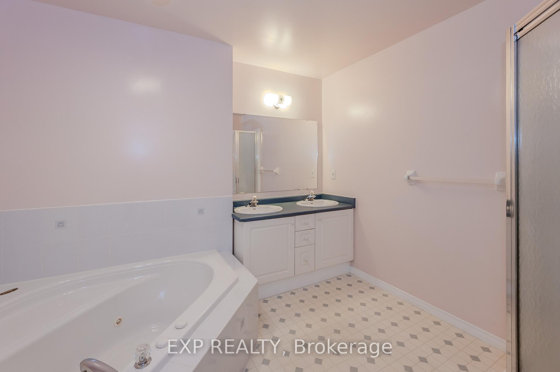 Photo 22 of 435 Shadow Wood Crescent, Waterloo — HOMEH