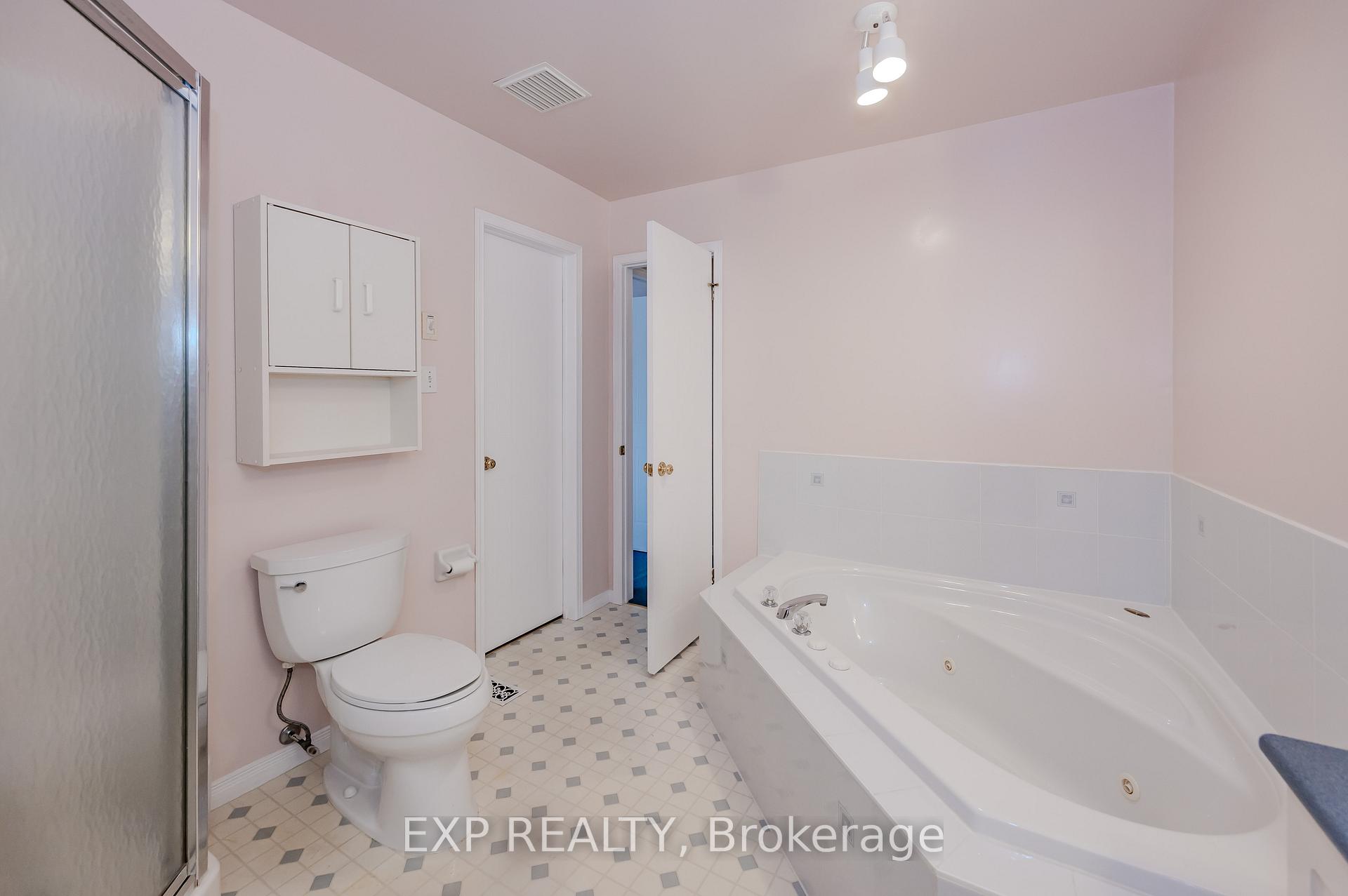 Photo 23 of 435 Shadow Wood Crescent, Waterloo — HOMEH