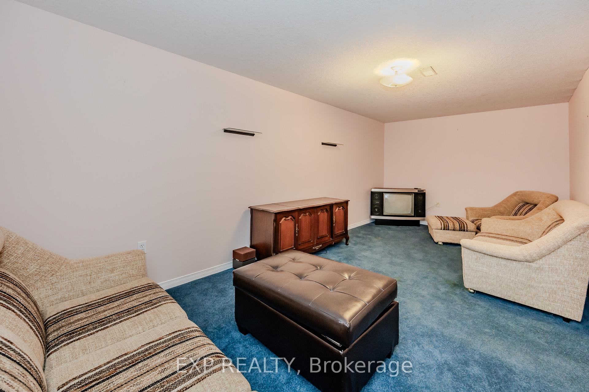 Photo 26 of 435 Shadow Wood Crescent, Waterloo — HOMEH
