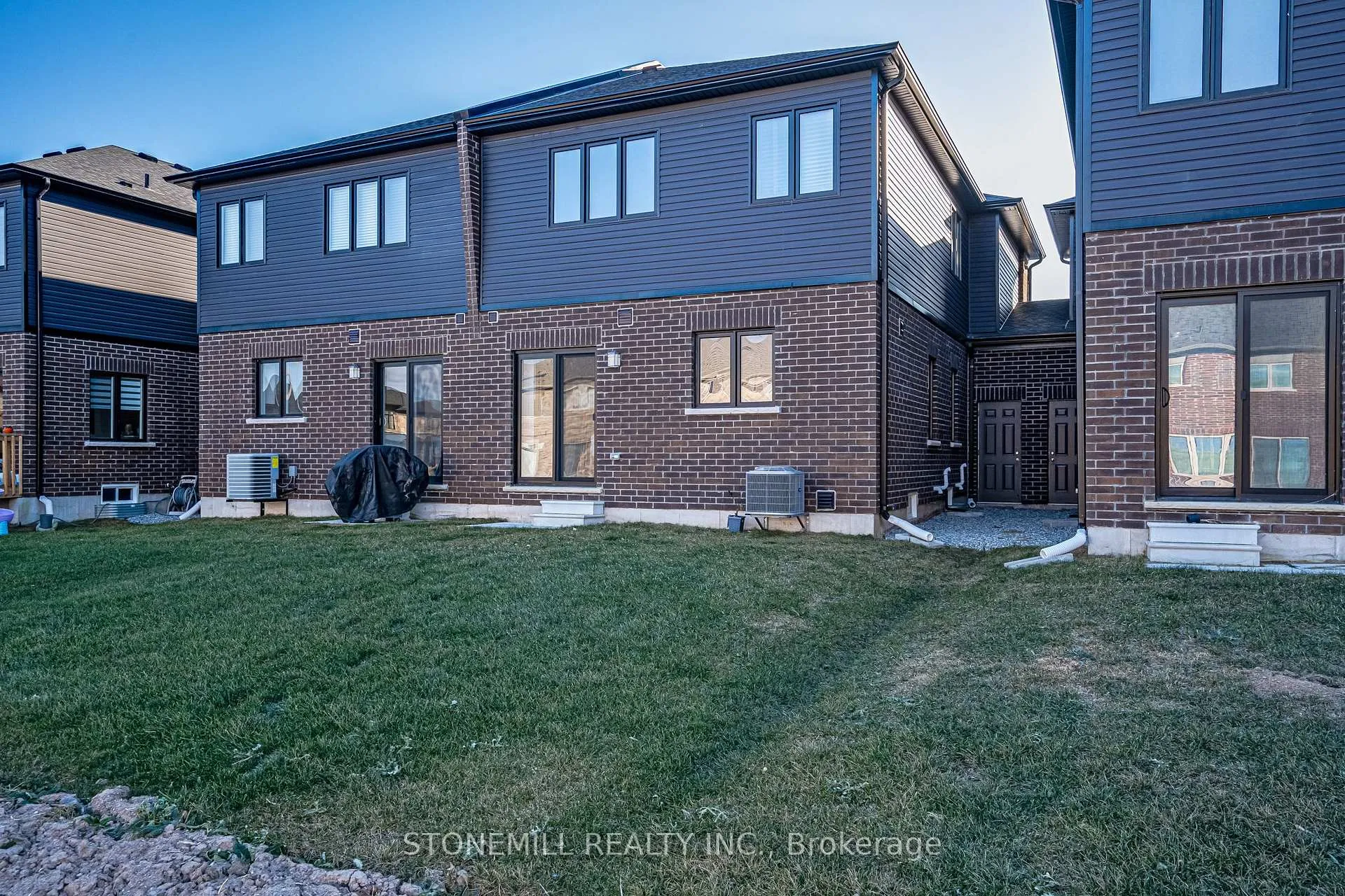 Photo 27 of 26 Bentgrass Drive, Welland, Hwy 406/Welland — HOMEH